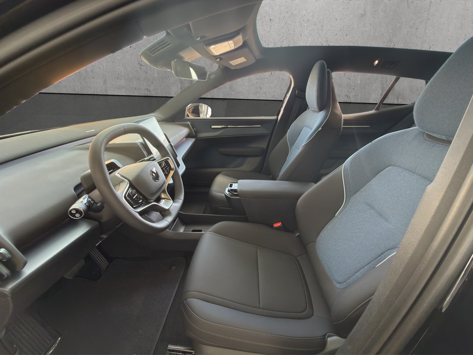 VOLVO EX30 E60 69kWh Twin Black Edition-image-8