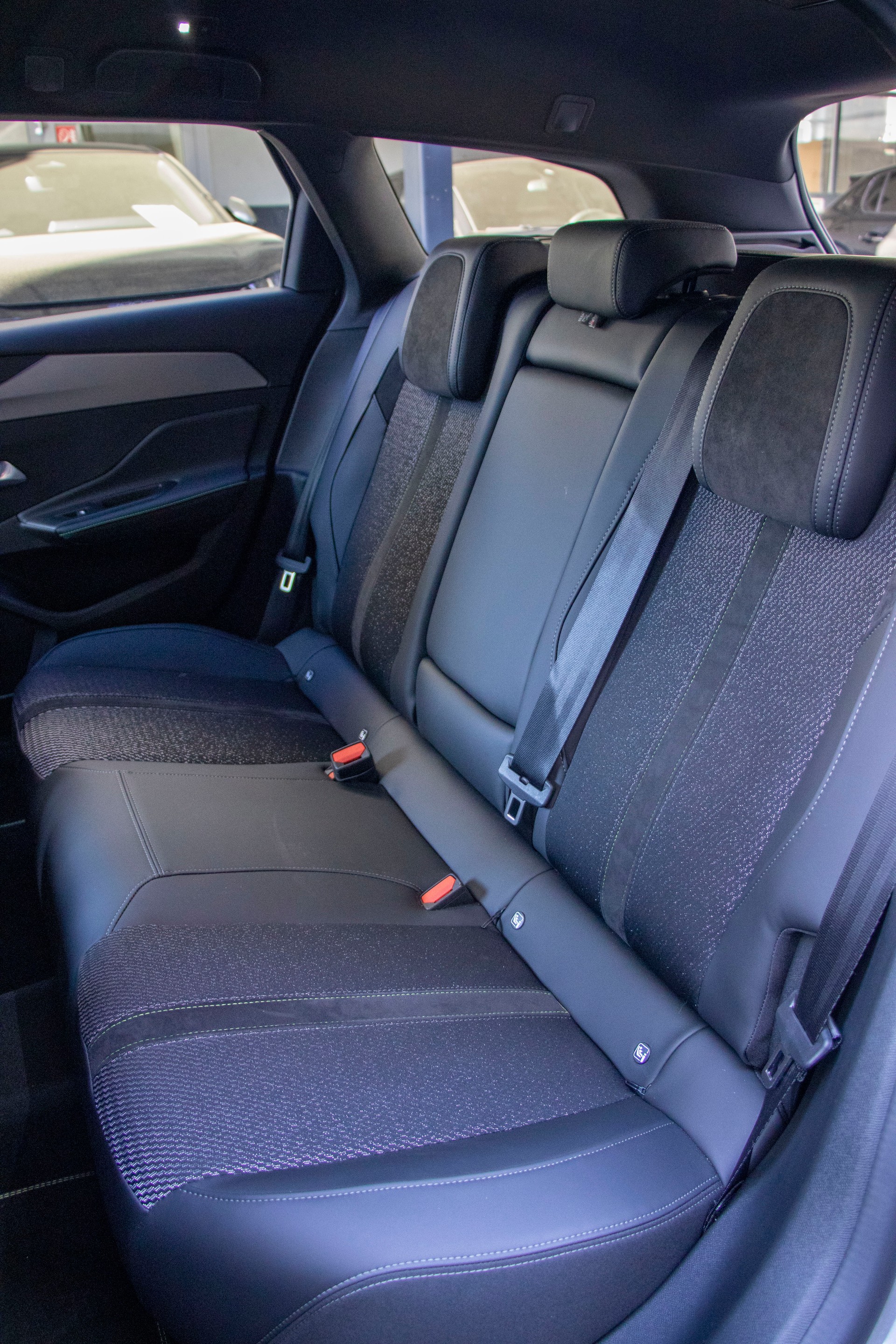 PEUGEOT 308 SW 1.2 HEV 145 GT-image-11