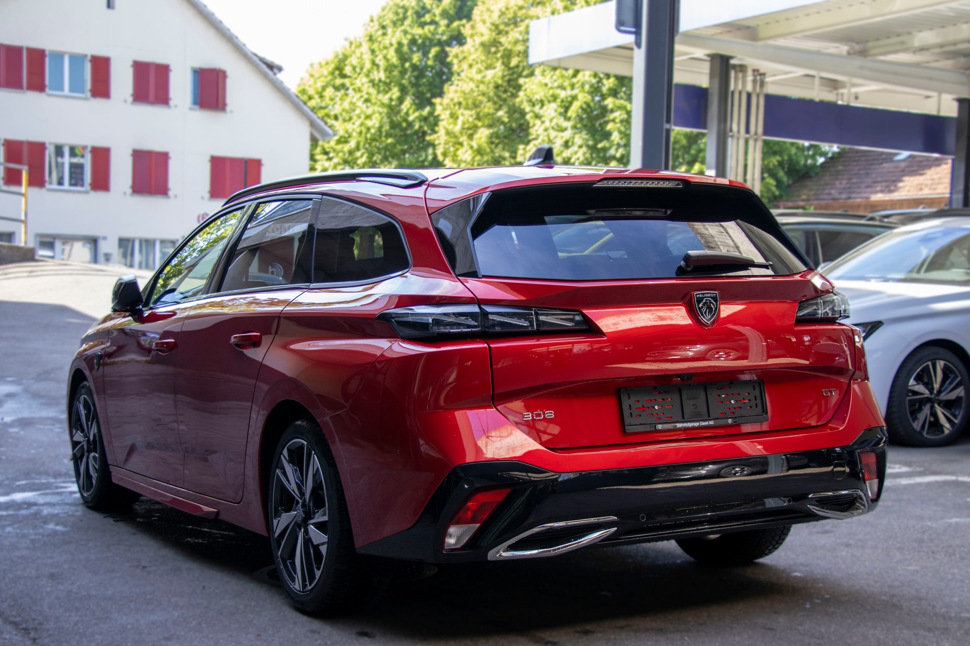 PEUGEOT 308 SW 1.2 HEV 145 GT-image-1