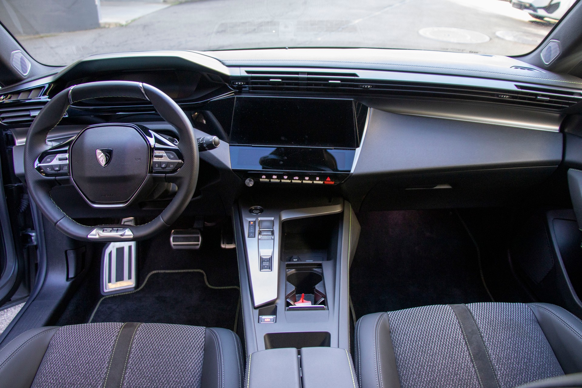 PEUGEOT 308 SW 1.2 HEV 145 GT-image-10
