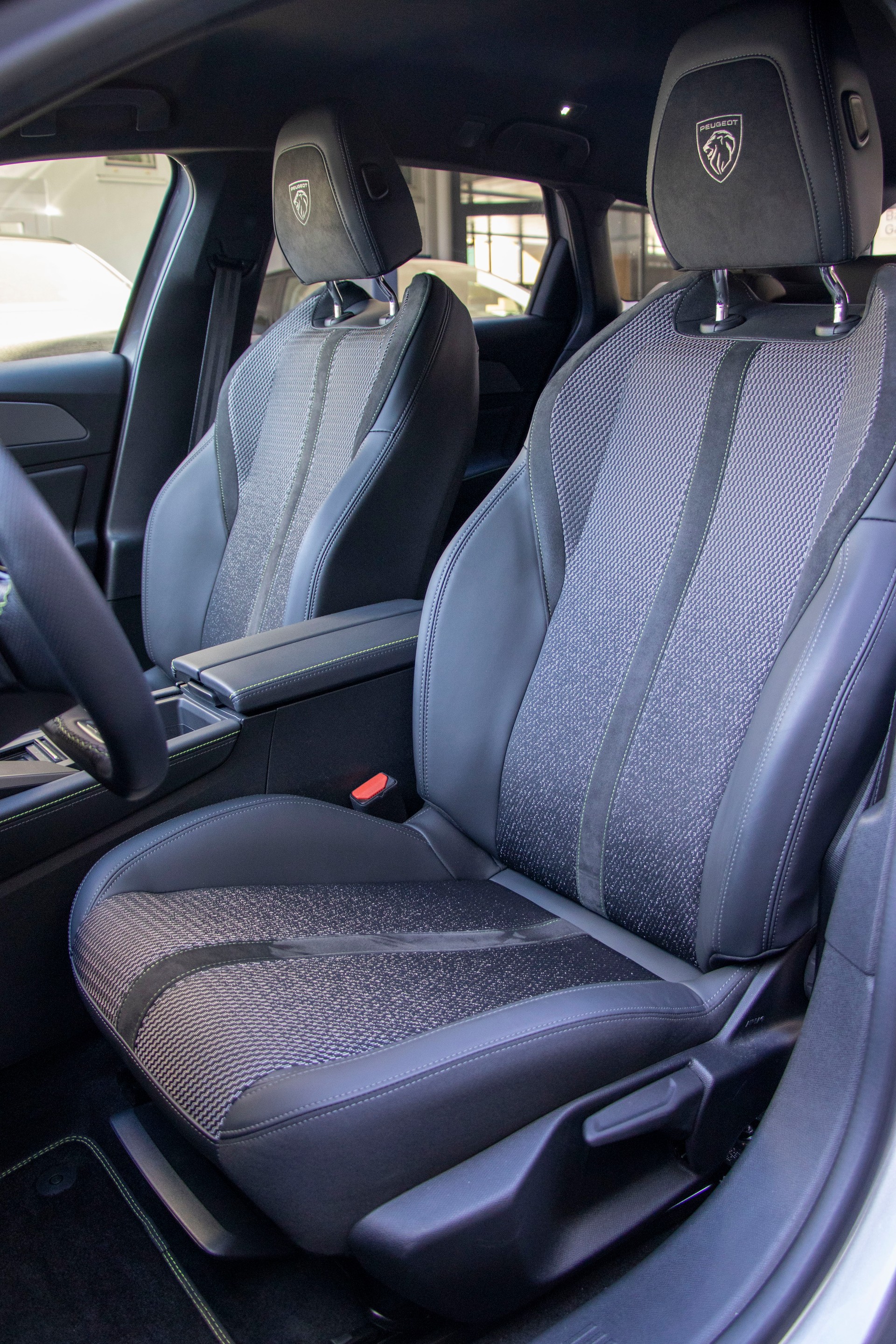 PEUGEOT 308 SW 1.2 HEV 145 GT-image-12