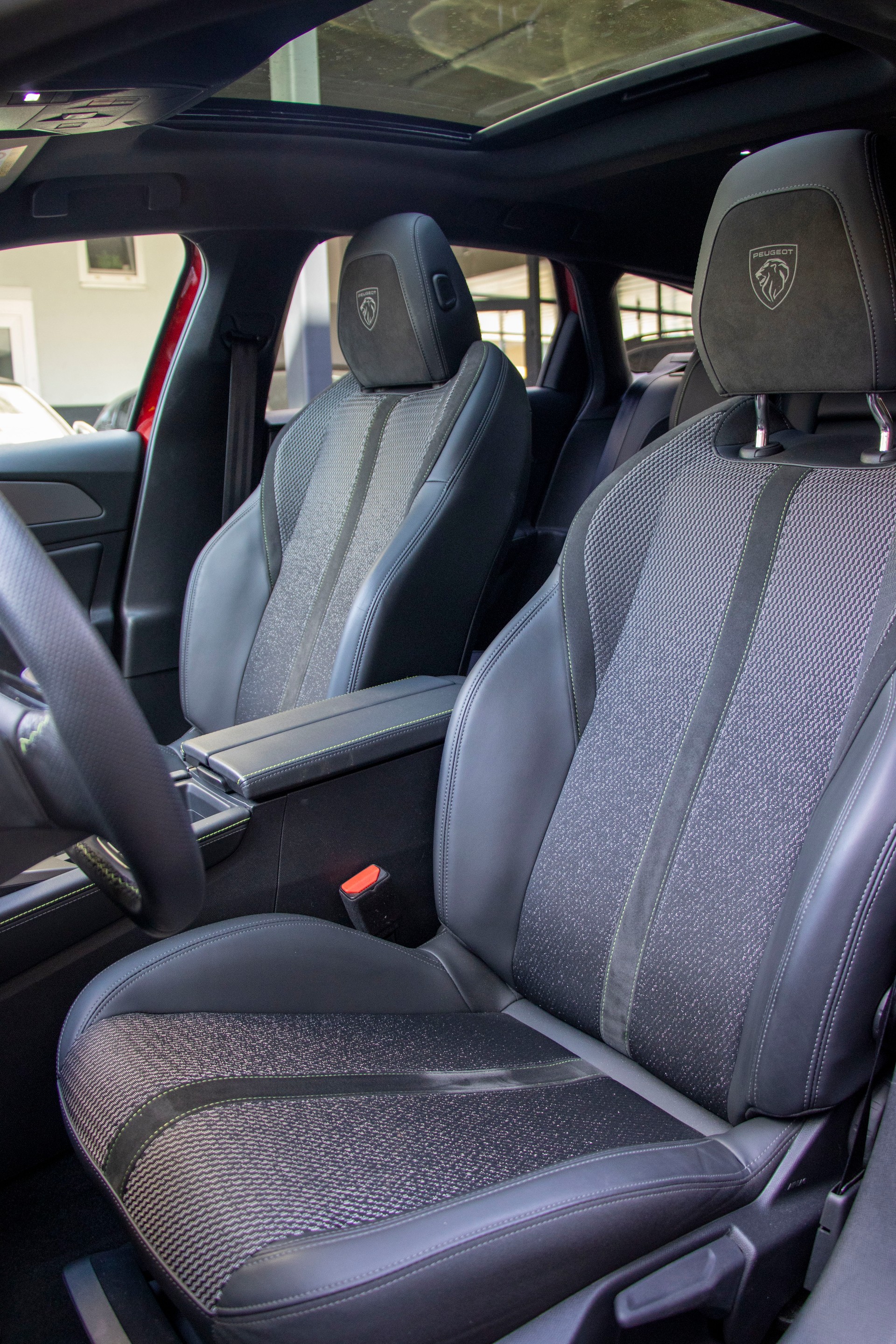 PEUGEOT 308 SW 1.2 HEV 145 GT-image-5