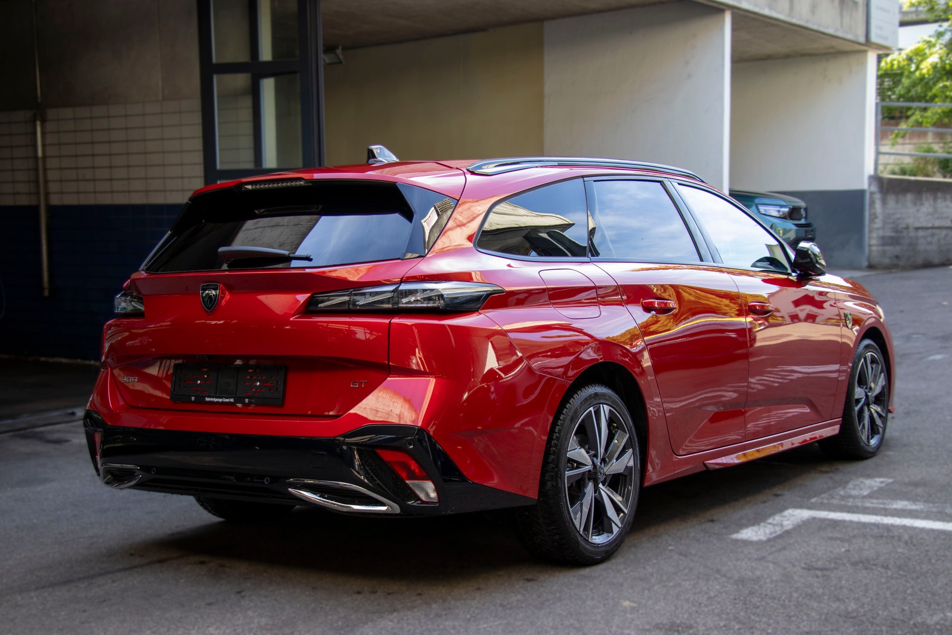 PEUGEOT 308 SW 1.2 HEV 145 GT-image-2