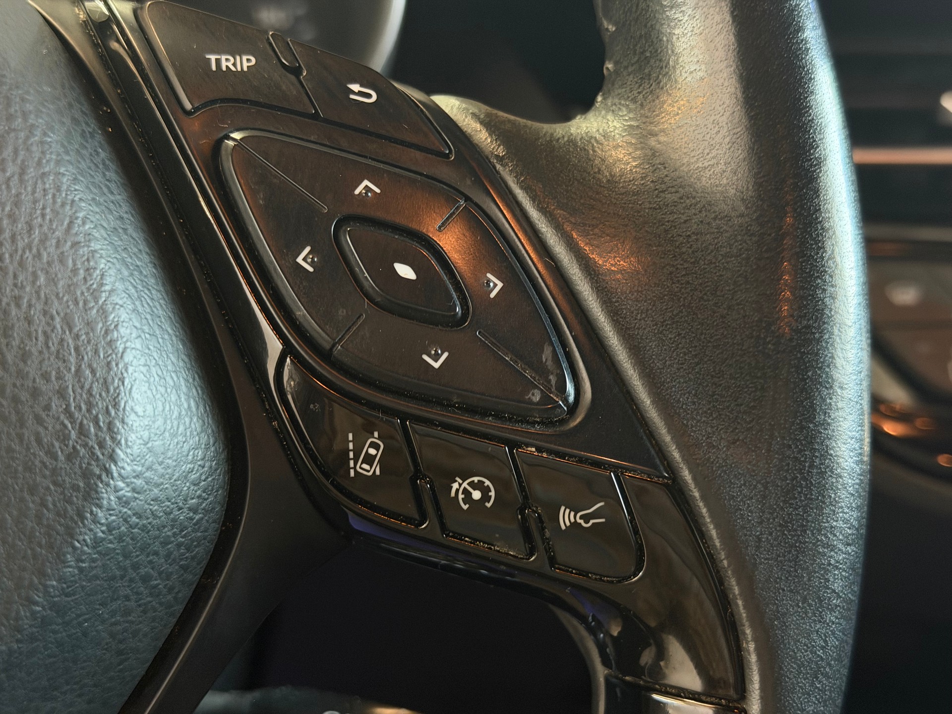 TOYOTA C-HR 2.0 HSD CVT Launch Edition | CH-Auto | 1-Hand | Frisch MFK | Ab Service-image-14