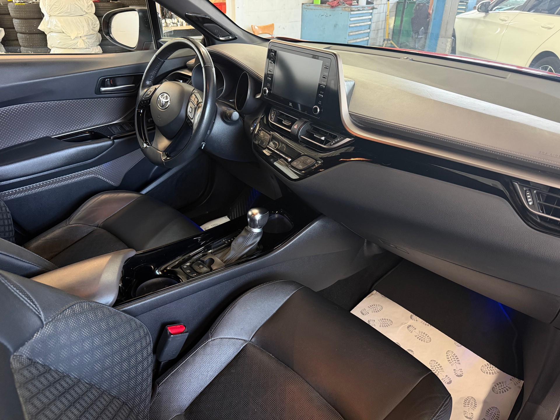 TOYOTA C-HR 2.0 HSD CVT Launch Edition | CH-Auto | 1-Hand | Frisch MFK | Ab Service-image-8