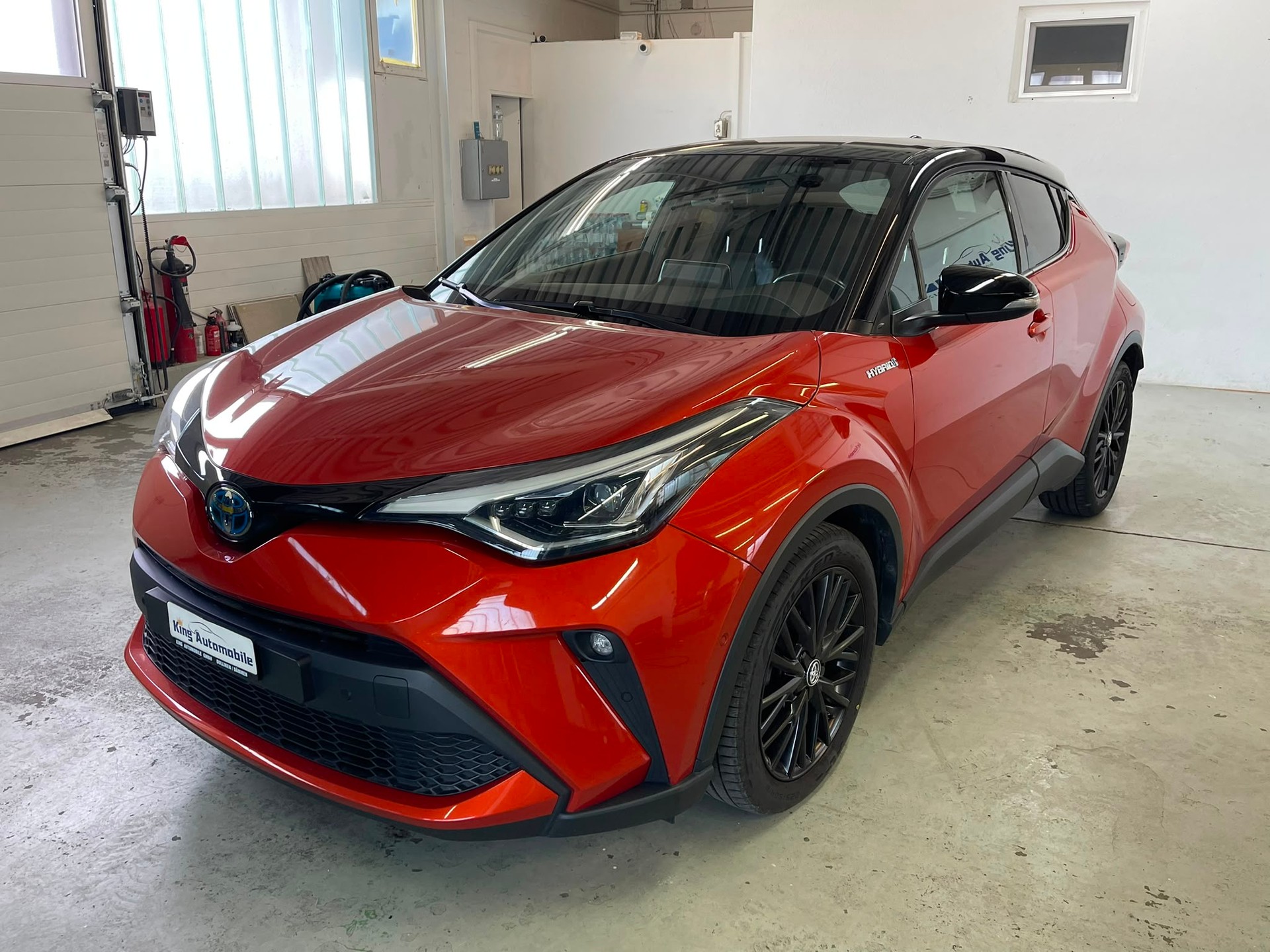 TOYOTA C-HR 2.0 HSD CVT Launch Edition | CH-Auto | 1-Hand | Frisch MFK | Ab Service-showroom-element-1