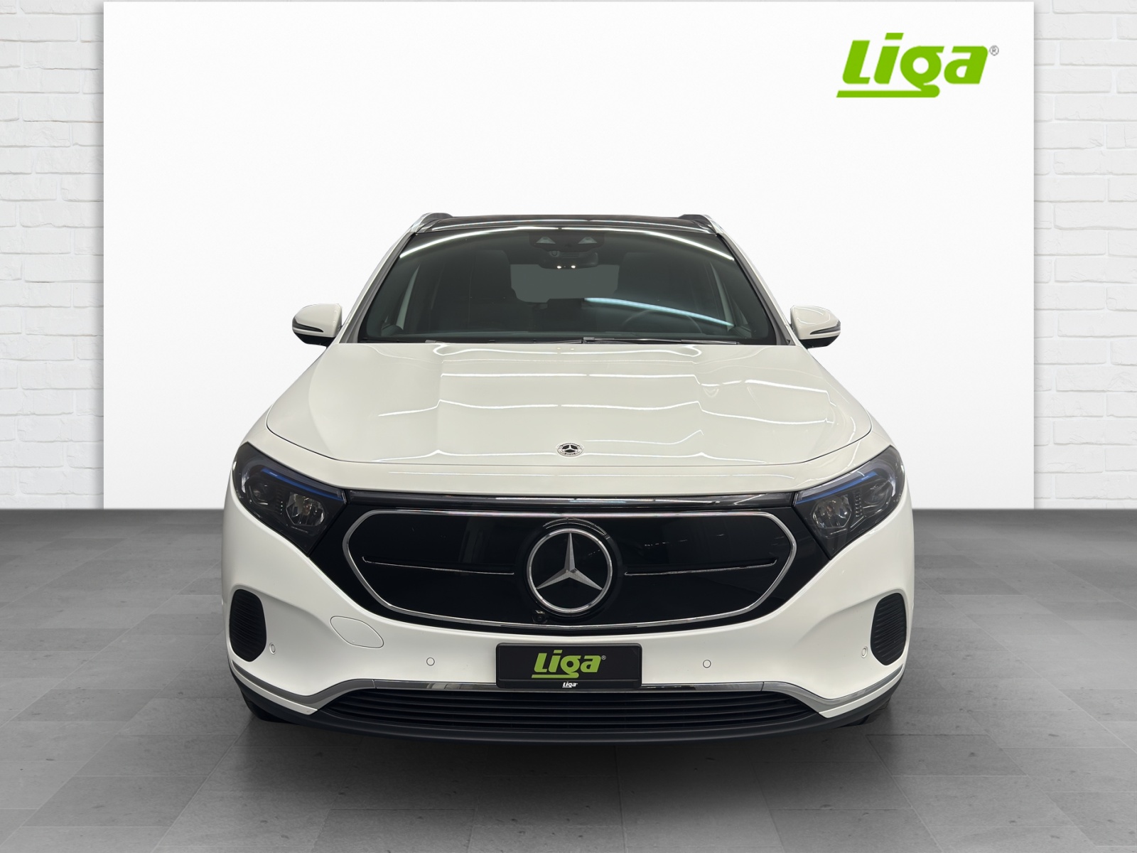 MERCEDES-BENZ EQA 300 Swiss Star 4Matic-image-1