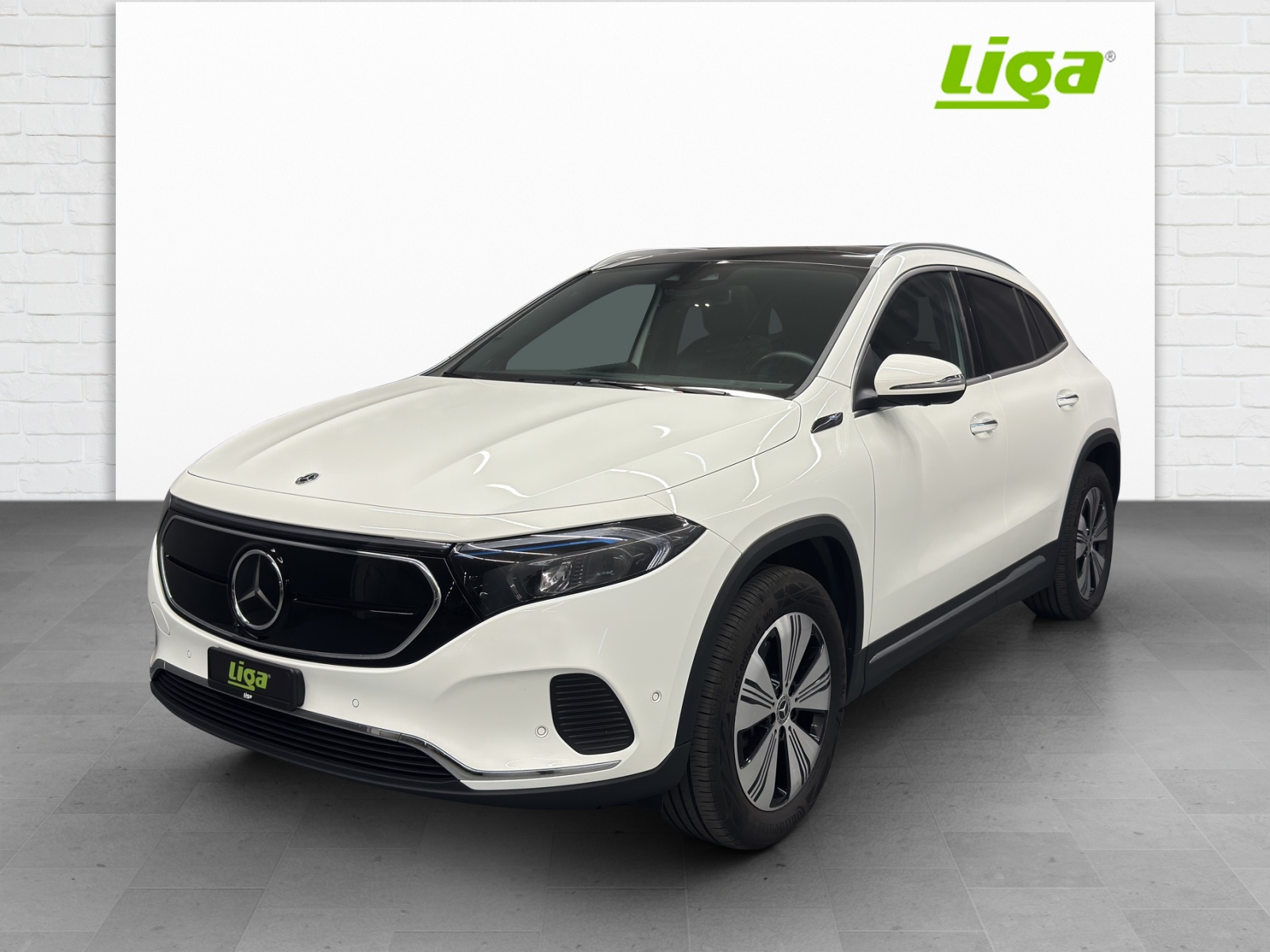 MERCEDES-BENZ EQA 300 Swiss Star 4Matic-image-0
