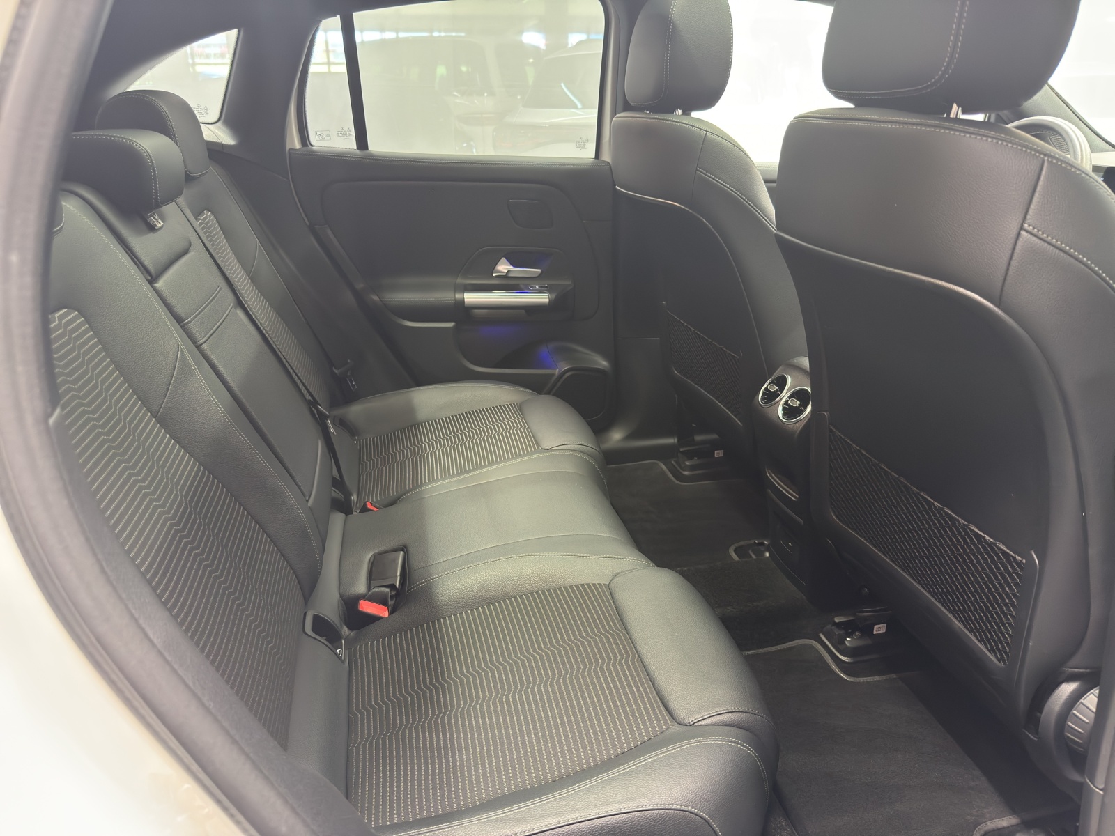 MERCEDES-BENZ EQA 300 Swiss Star 4Matic-image-9