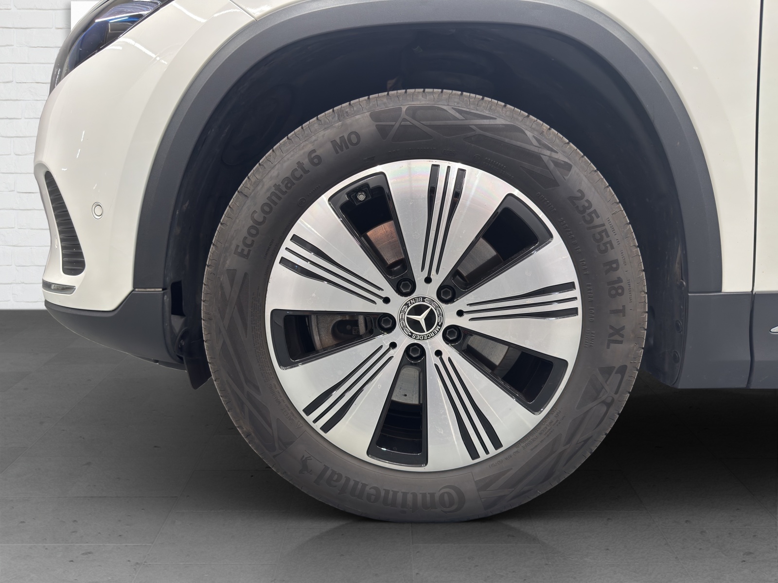 MERCEDES-BENZ EQA 300 Swiss Star 4Matic-image-5