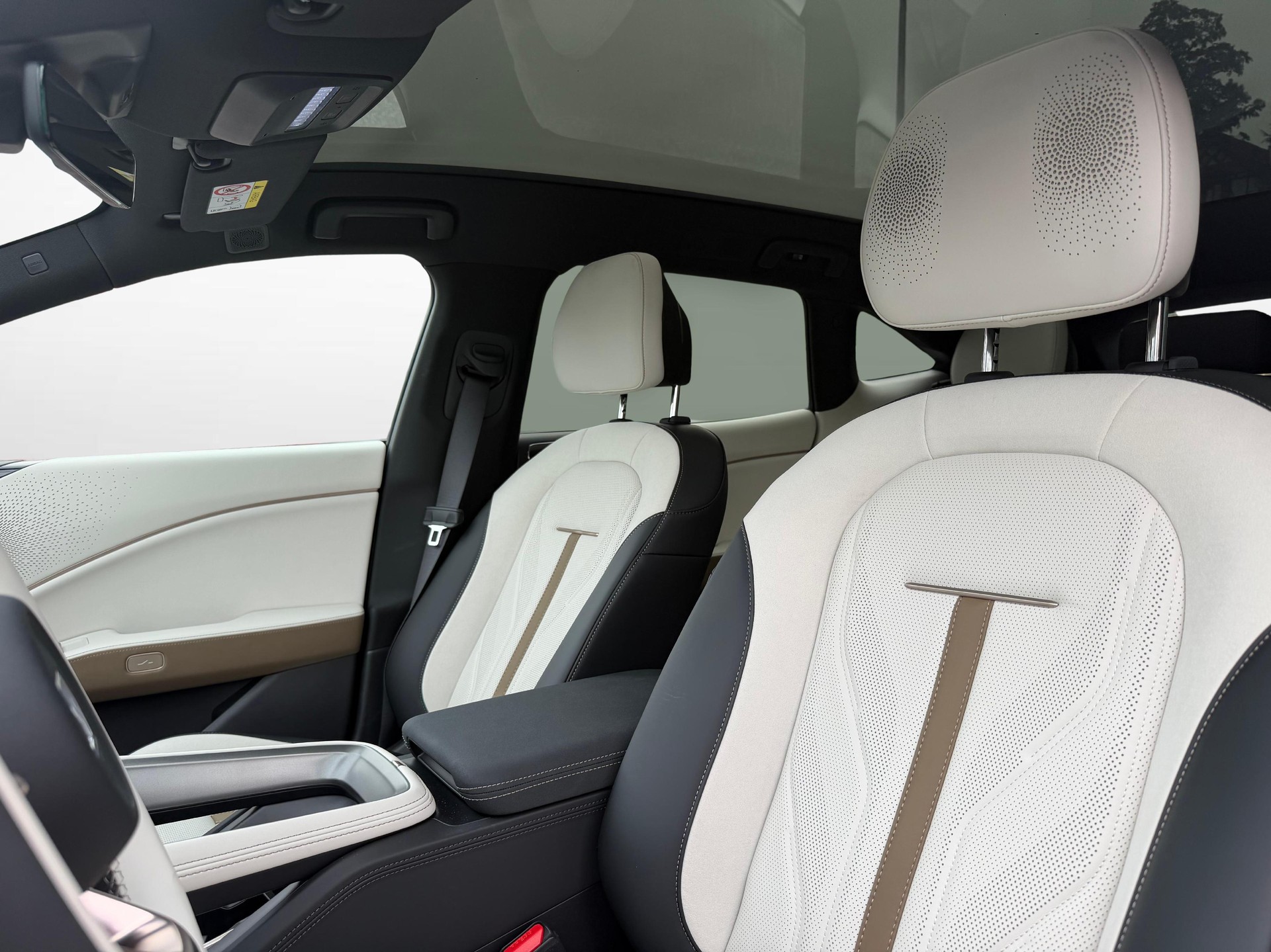 ZEEKR 7GT Privilege AWD-showroom-element-2