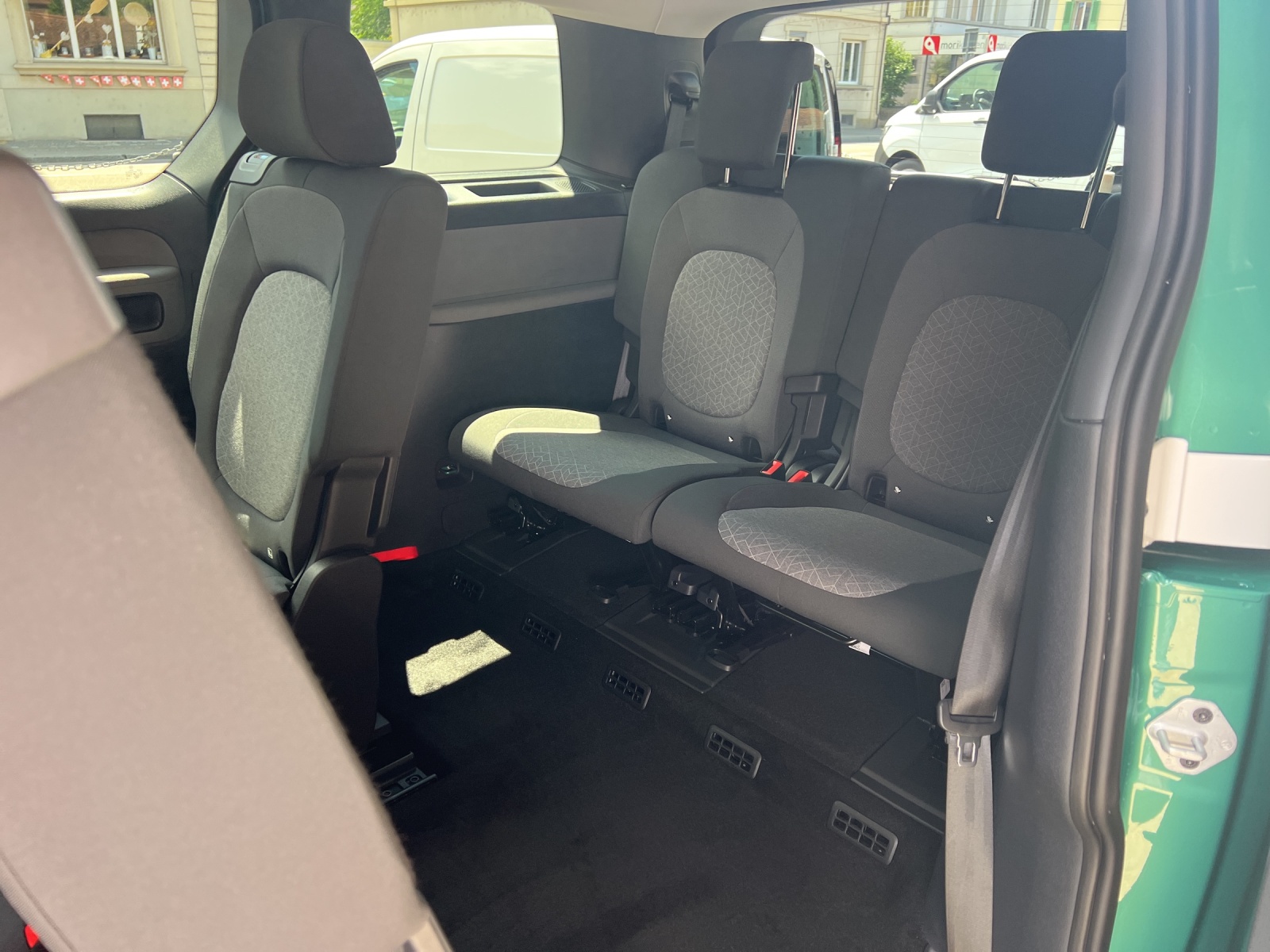 VW ID.Buzz LWB Pro 4 Motion-image-9