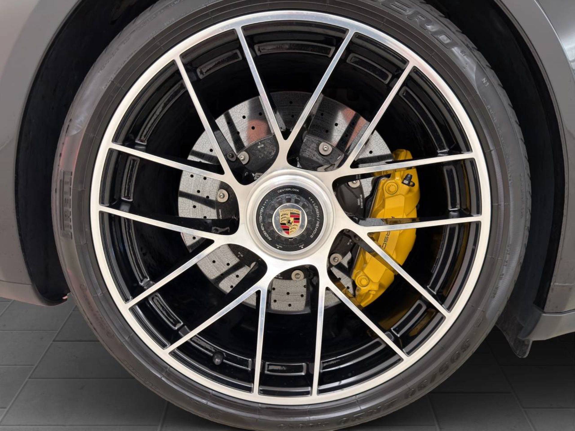 PORSCHE 911 Turbo S-image-10