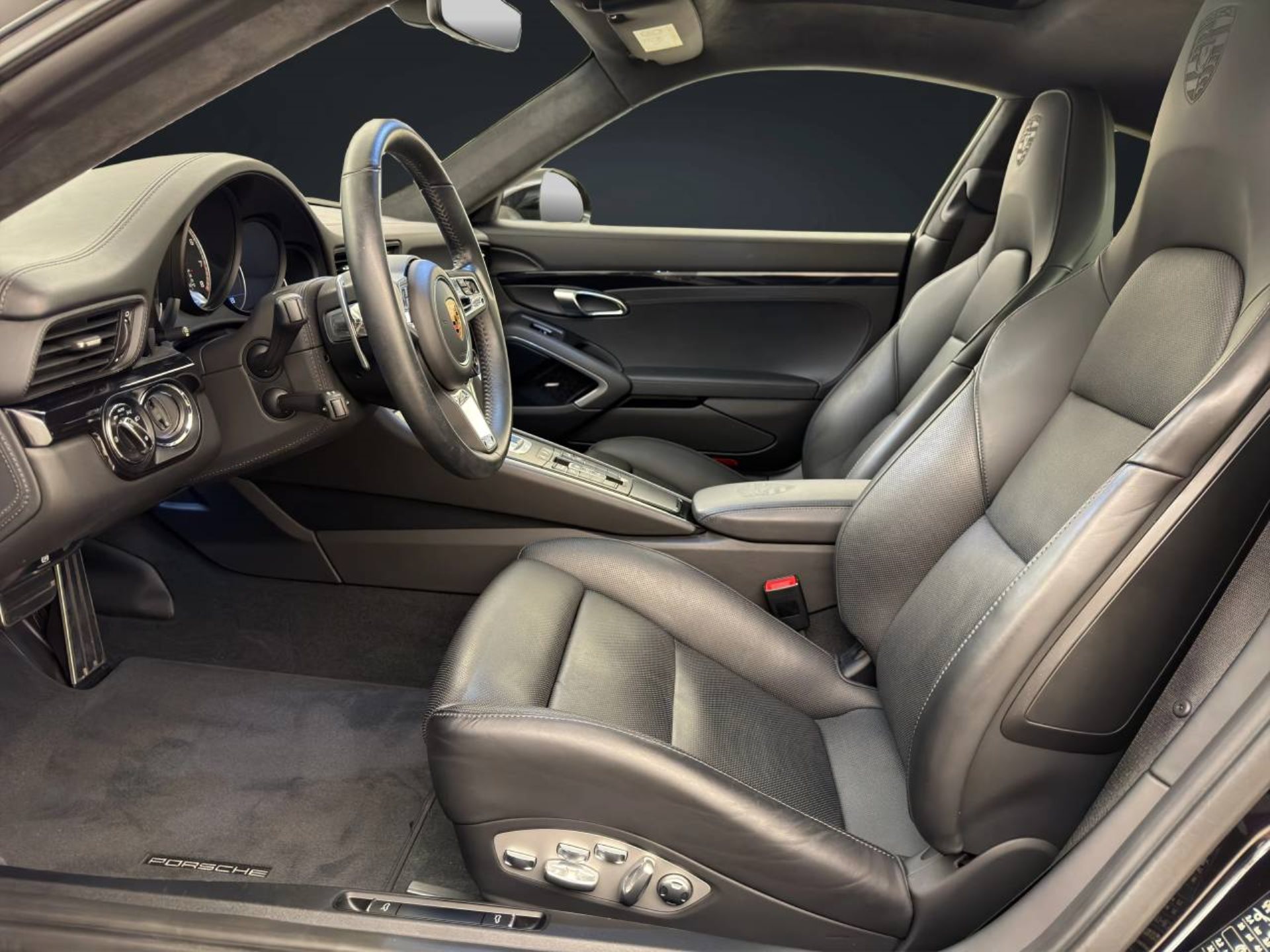 PORSCHE 911 Turbo S-image-4