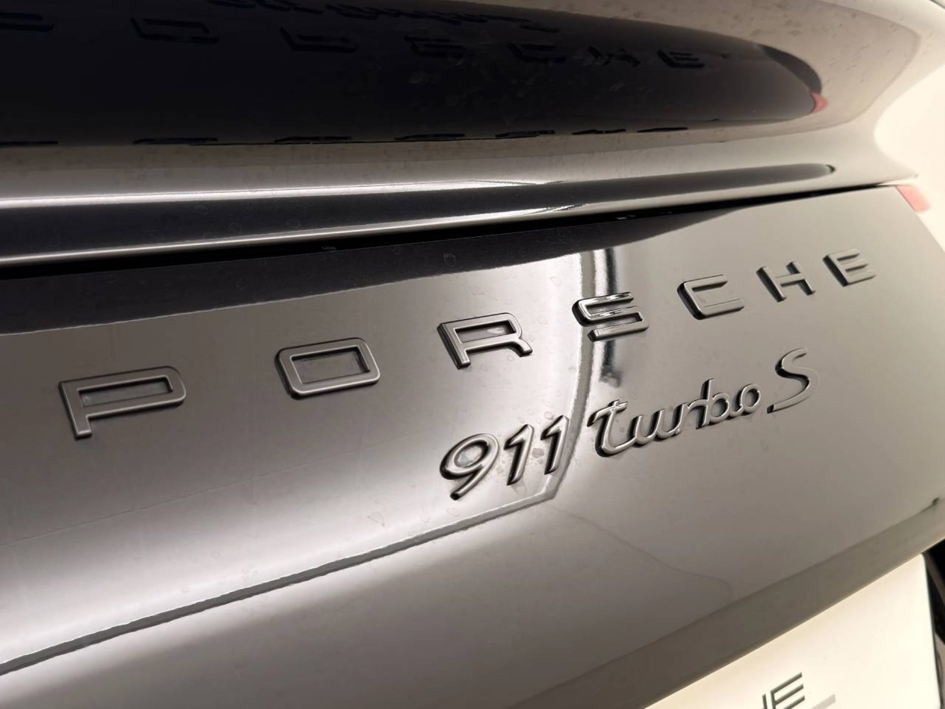 PORSCHE 911 Turbo S-image-12