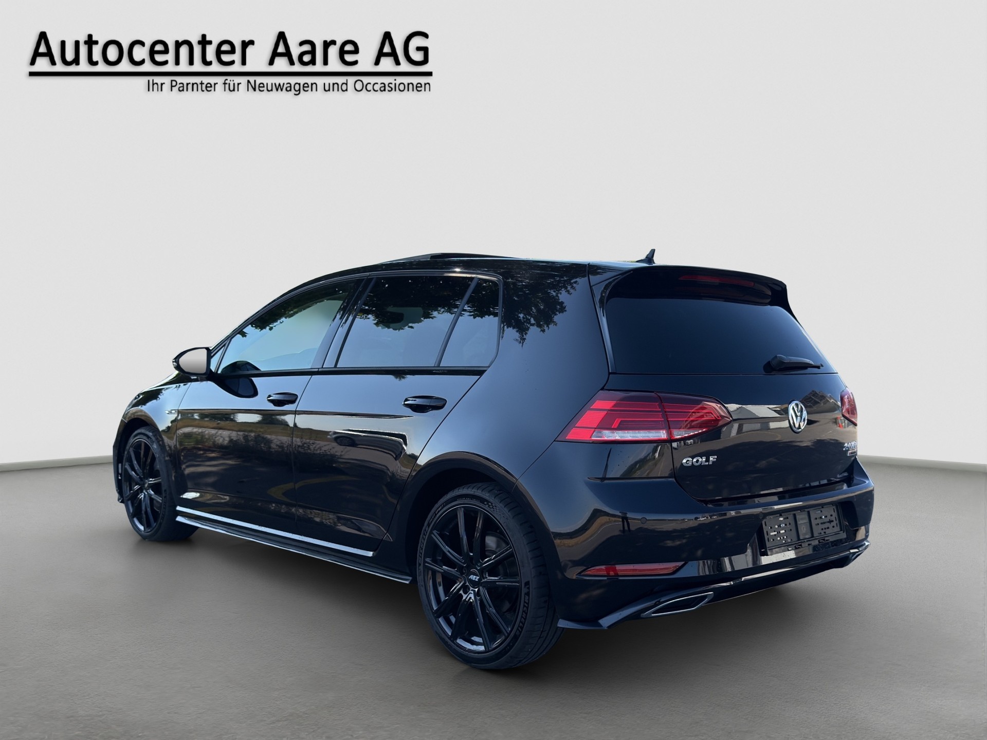 VW Golf 2.0 TDI Highline 4Motion R-LINE-image-4
