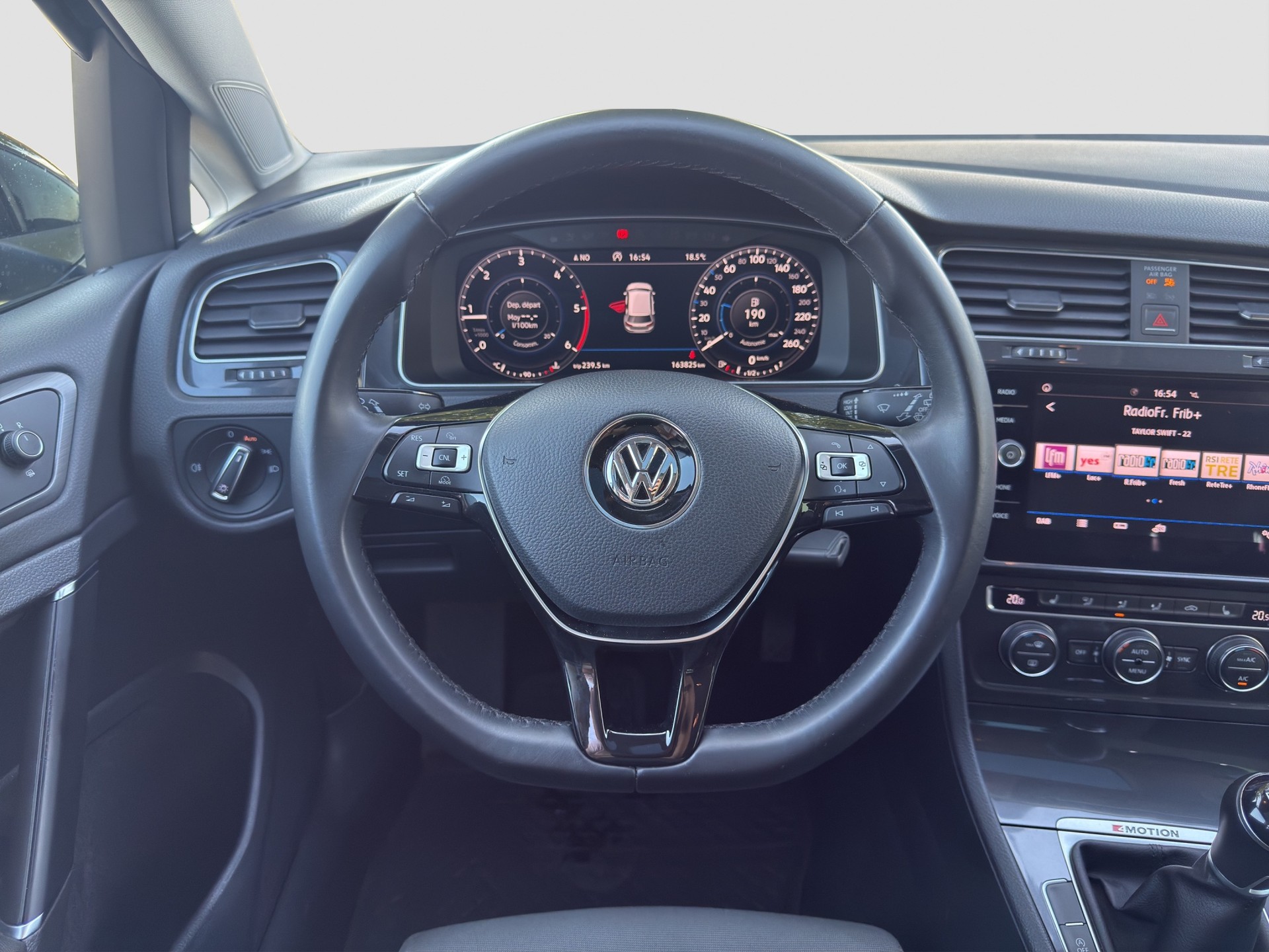 VW Golf 2.0 TDI Highline 4Motion R-LINE-image-10