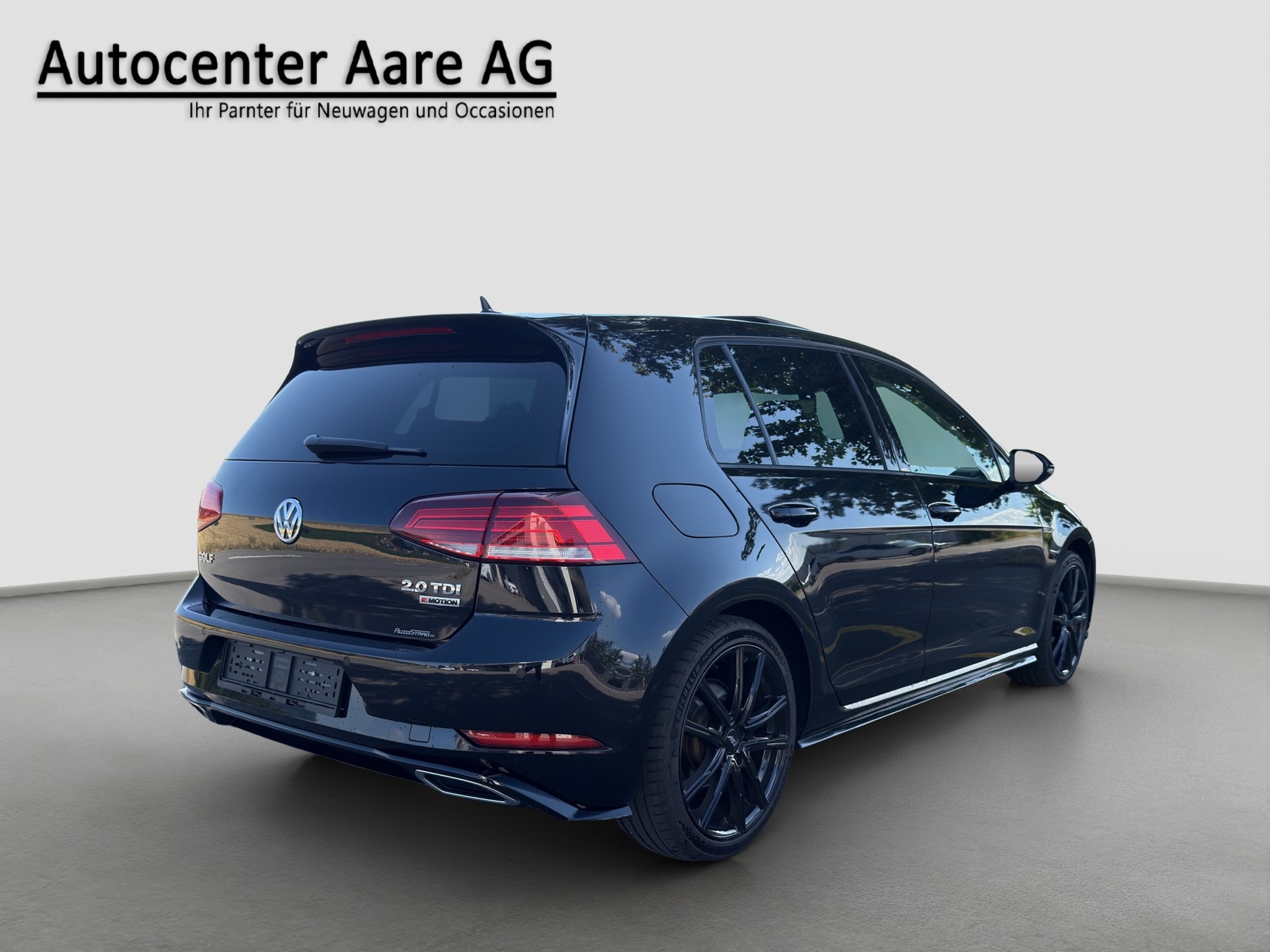 VW Golf 2.0 TDI Highline 4Motion R-LINE-image-6