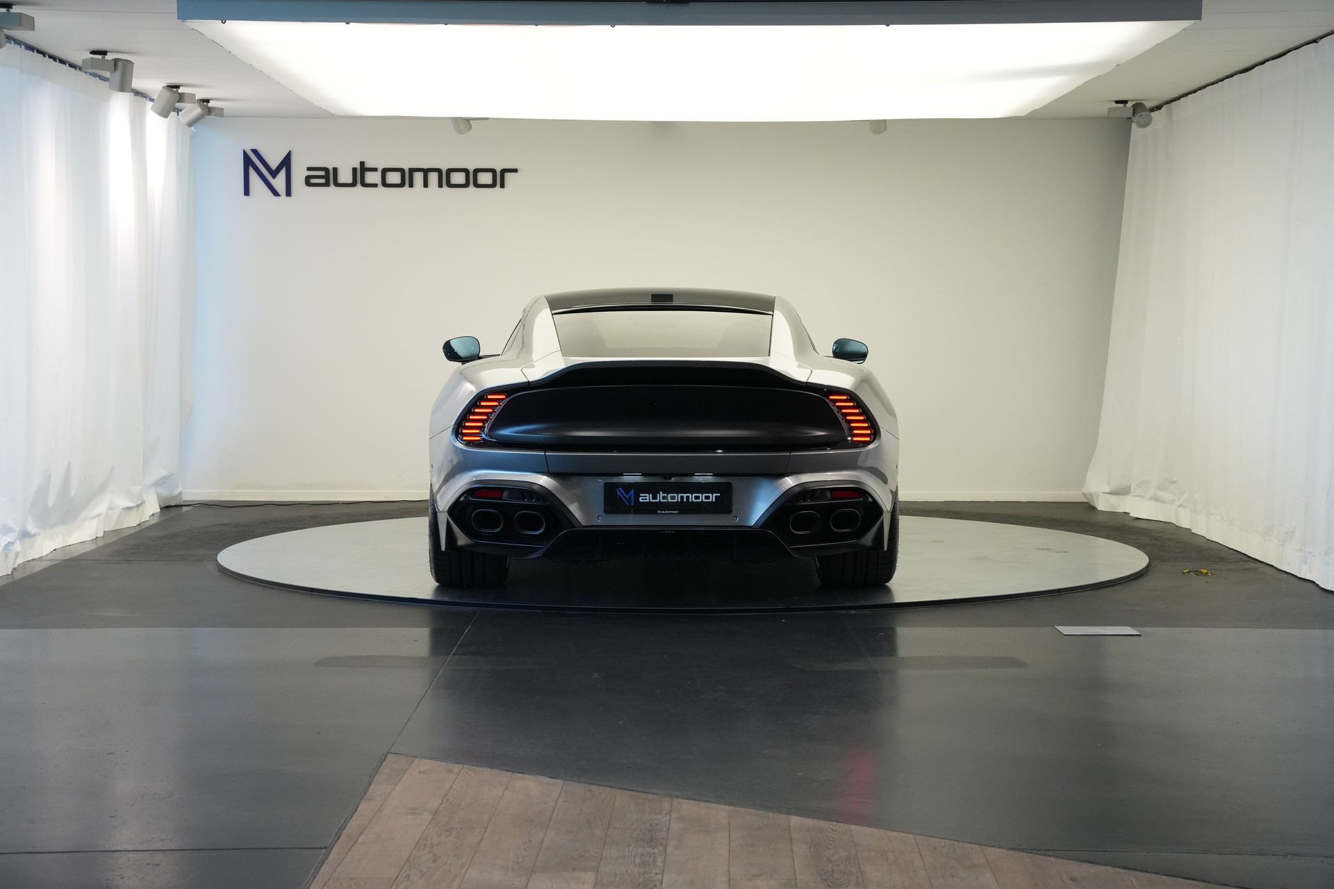 ASTON MARTIN Vanquish 5.2 V12 Bi-Turbo *Full Carbon* *Panorama* *Titanauspuff*-image-5