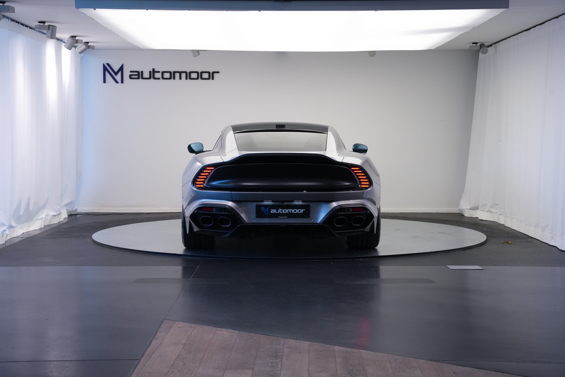 ASTON MARTIN Vanquish 5.2 V12 Bi-Turbo *Full Carbon* *Panorama* *Titanauspuff*-image-5