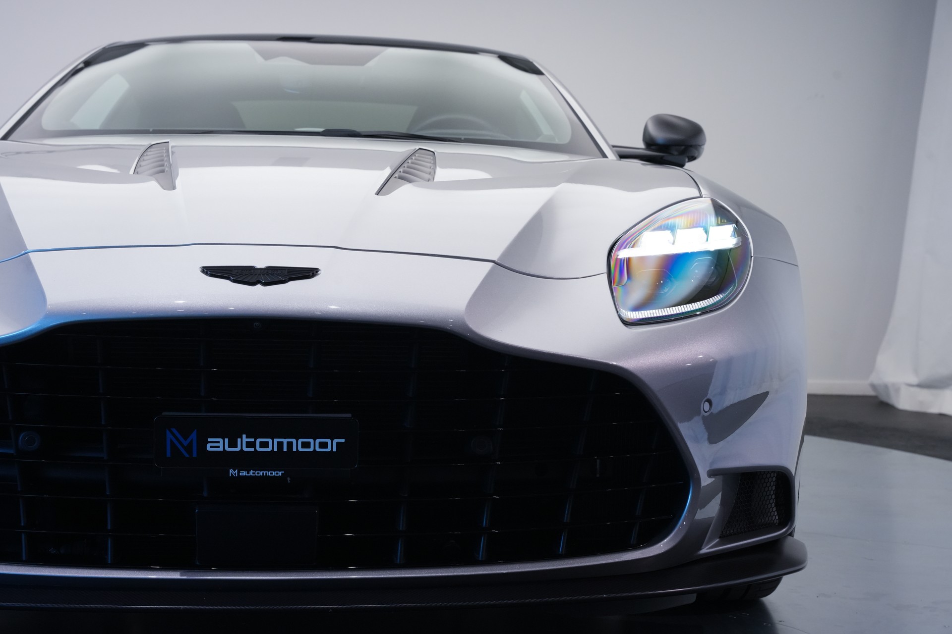 ASTON MARTIN Vanquish 5.2 V12 Bi-Turbo *Full Carbon* *Panorama* *Titanauspuff*-image-42