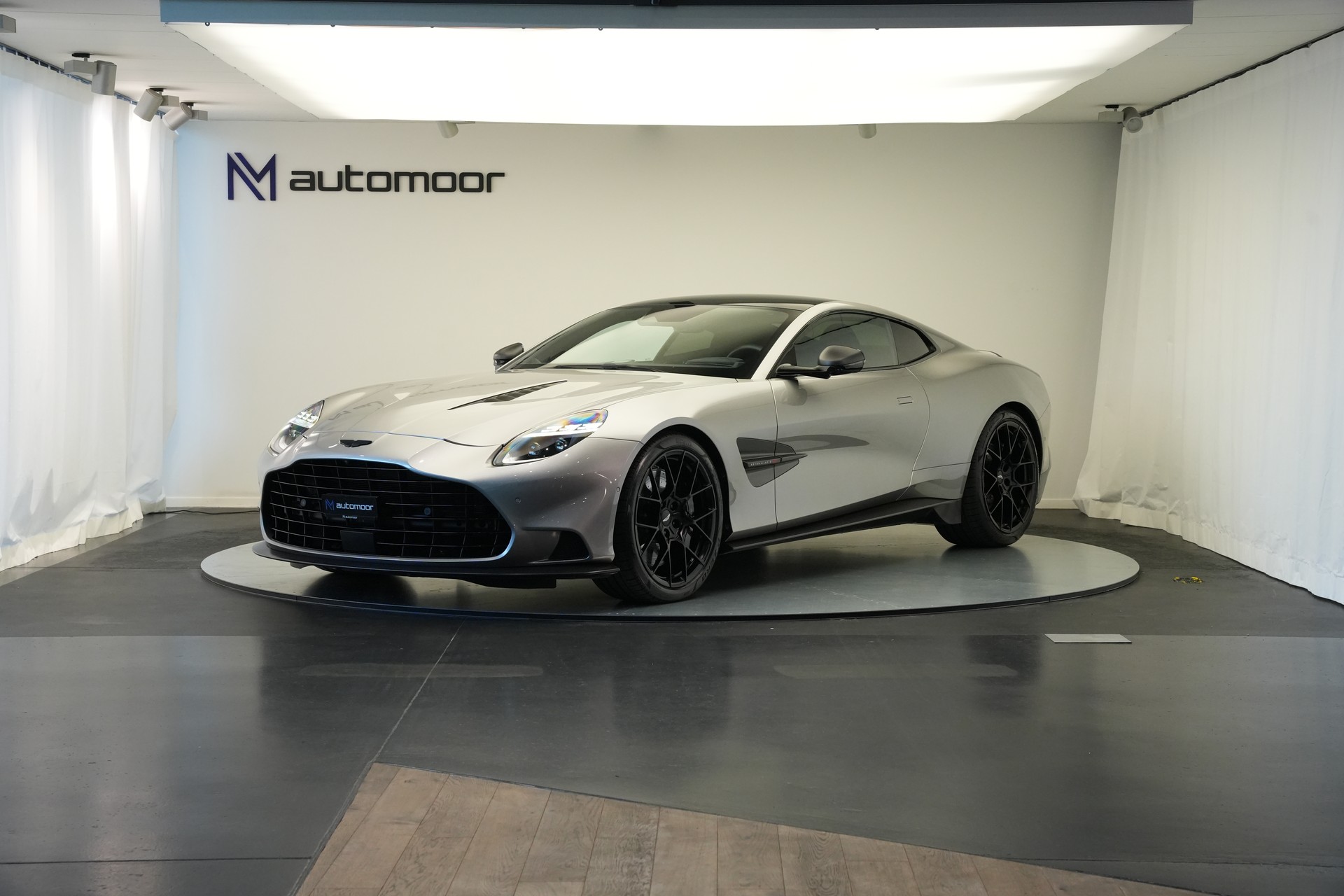 ASTON MARTIN Vanquish 5.2 V12 Bi-Turbo *Full Carbon* *Panorama* *Titanauspuff*
