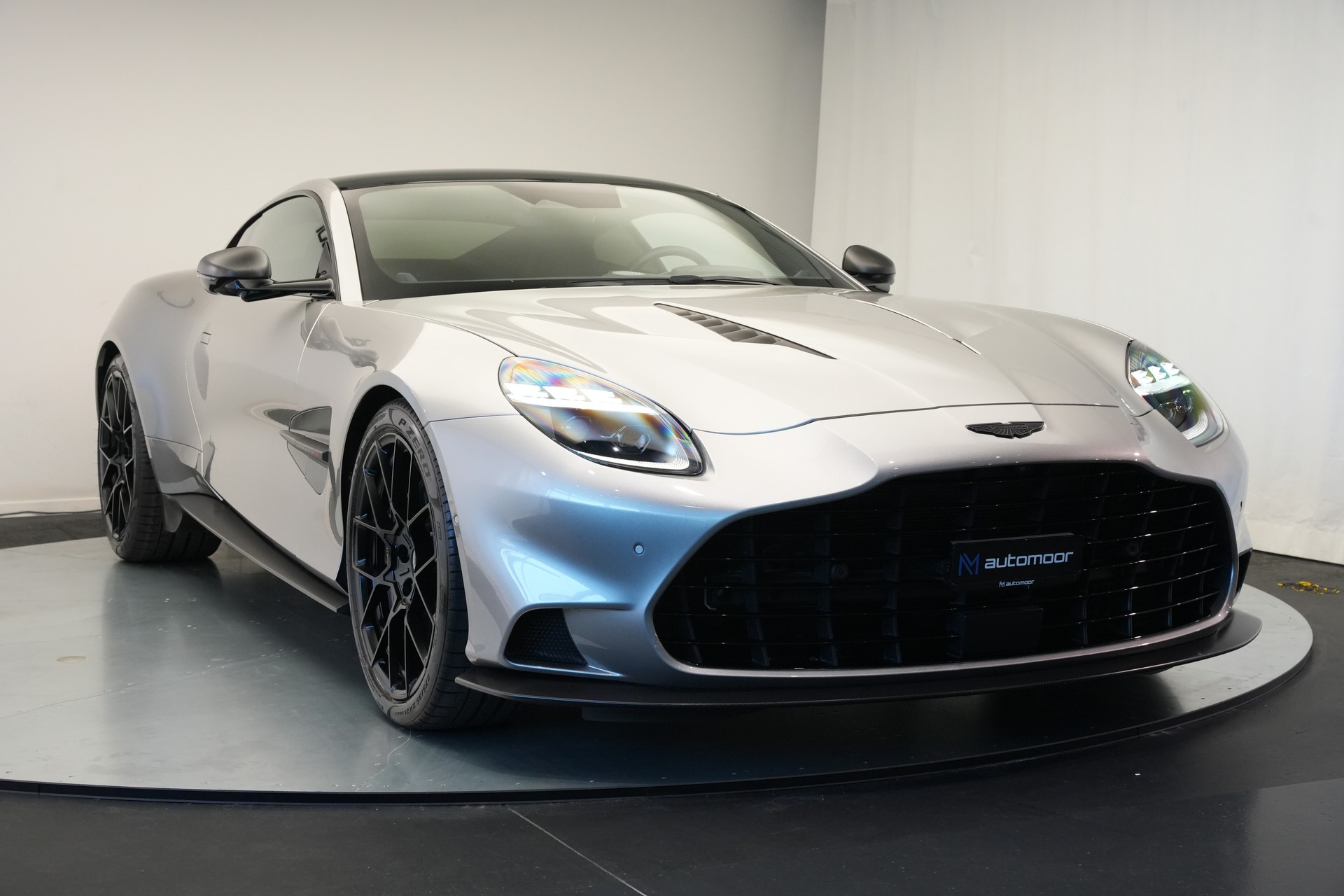 ASTON MARTIN Vanquish 5.2 V12 Bi-Turbo *Full Carbon* *Panorama* *Titanauspuff*-image-44