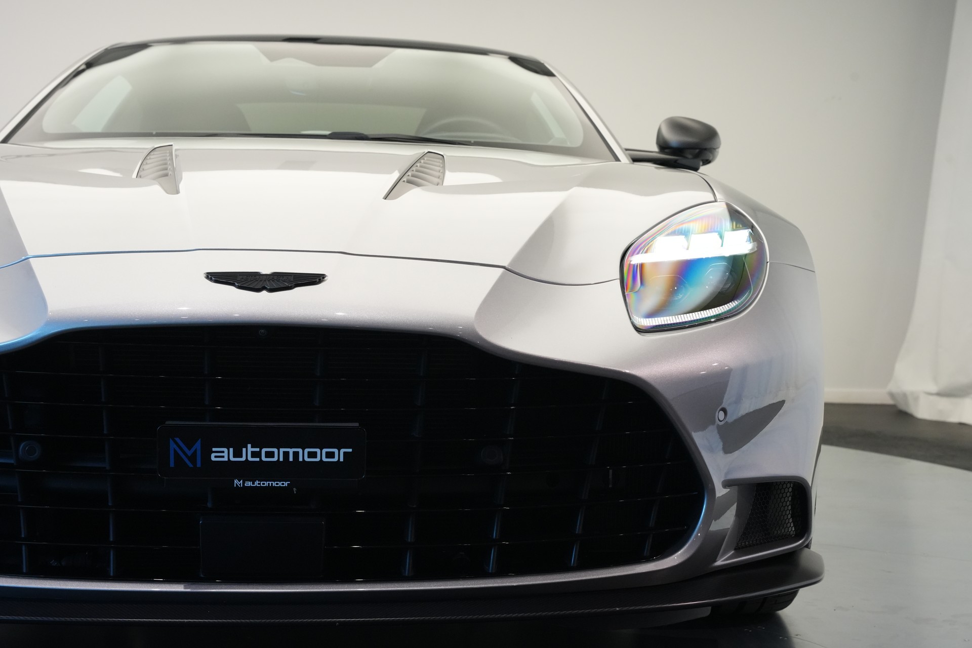 ASTON MARTIN Vanquish 5.2 V12 Bi-Turbo *Full Carbon* *Panorama* *Titanauspuff*-image-42