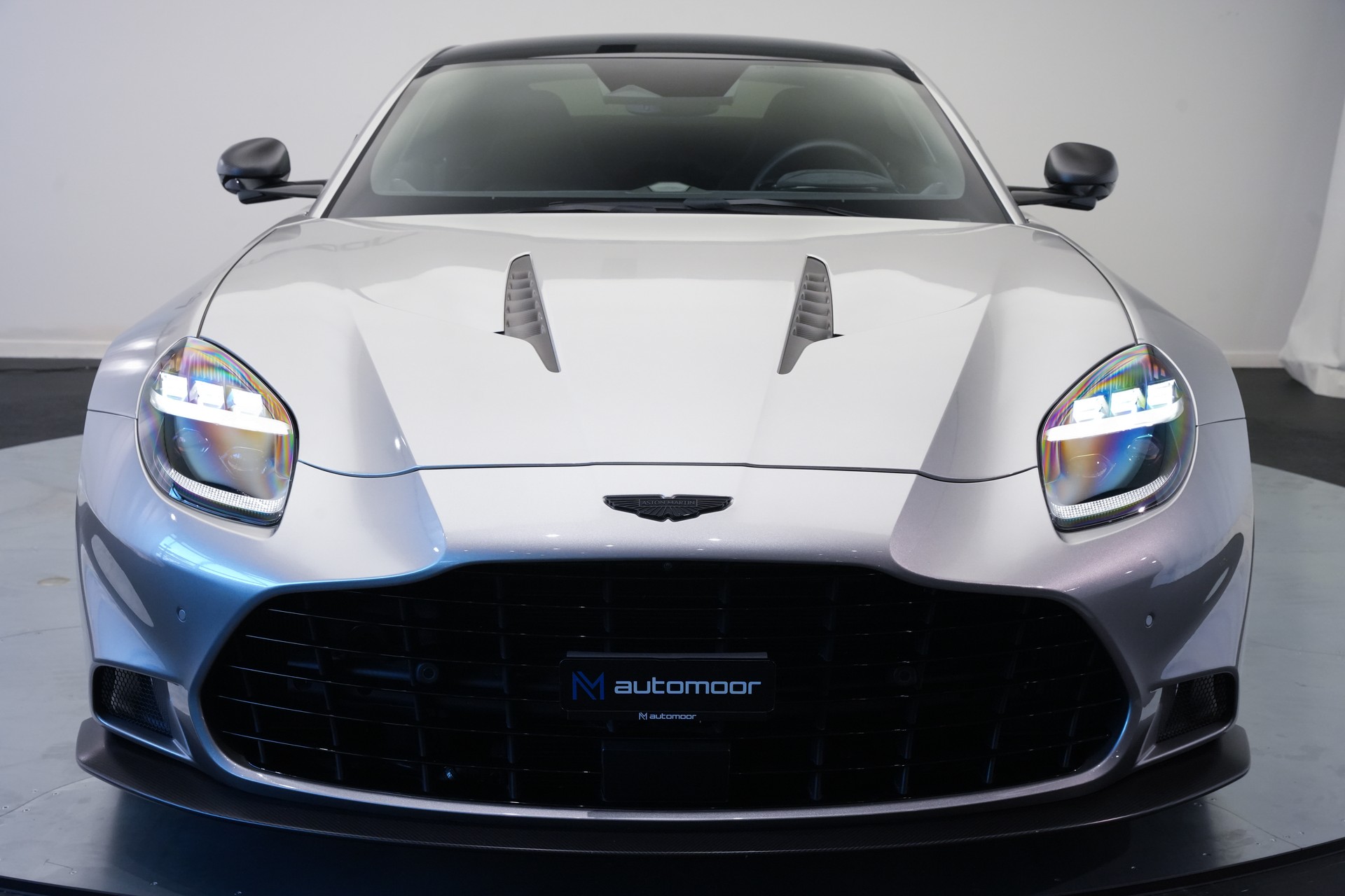ASTON MARTIN Vanquish 5.2 V12 Bi-Turbo *Full Carbon* *Panorama* *Titanauspuff*-image-43