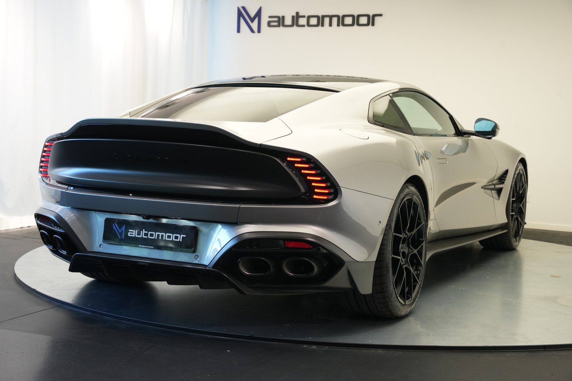 ASTON MARTIN Vanquish 5.2 V12 Bi-Turbo *Full Carbon* *Panorama* *Titanauspuff*-image-38