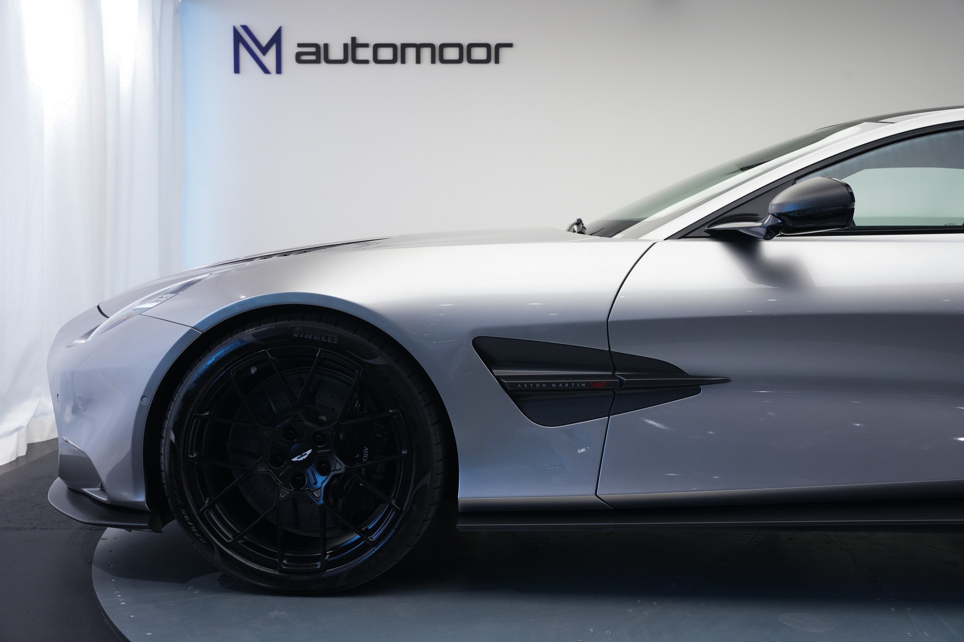 ASTON MARTIN Vanquish 5.2 V12 Bi-Turbo *Full Carbon* *Panorama* *Titanauspuff*-image-41