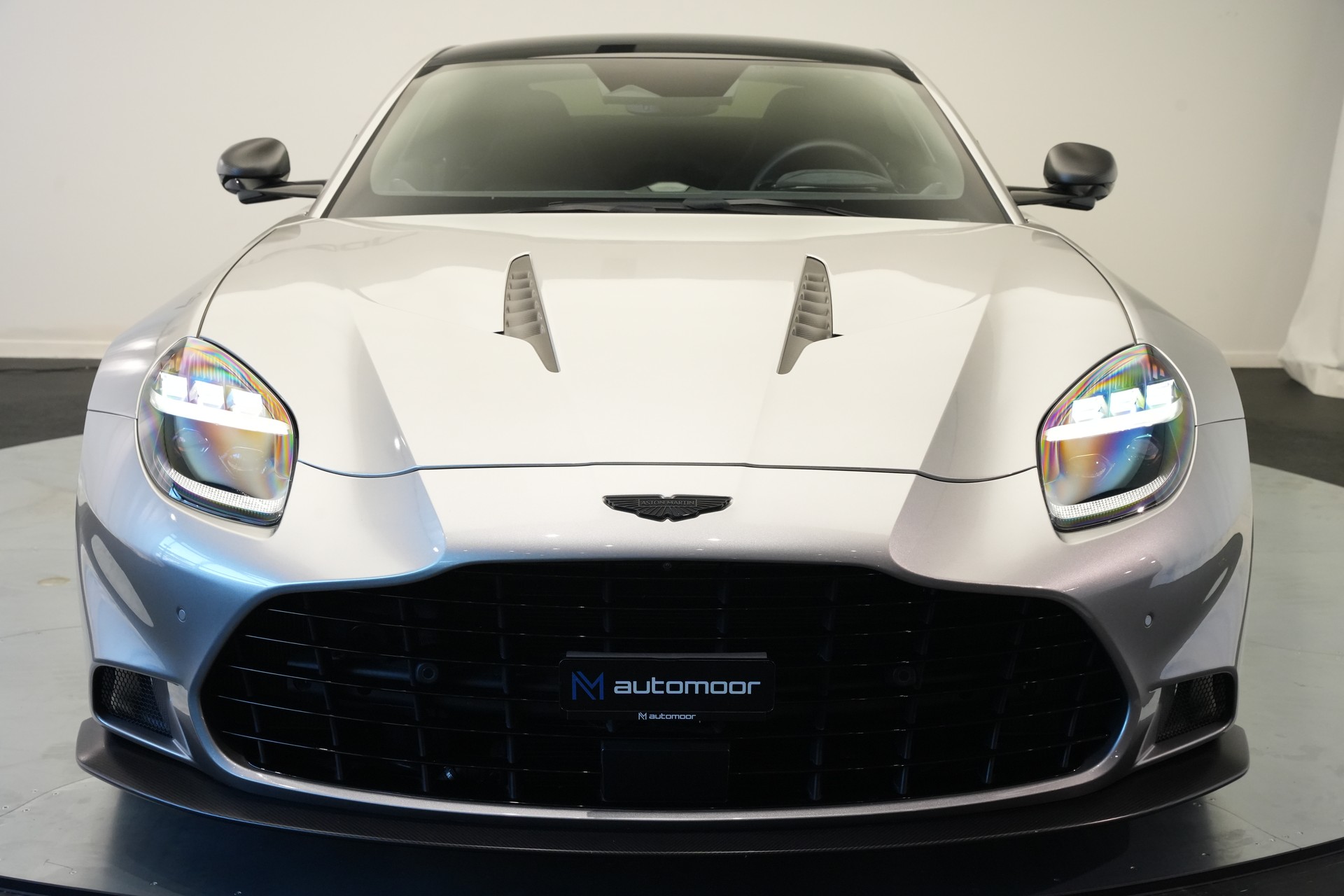 ASTON MARTIN Vanquish 5.2 V12 Bi-Turbo *Full Carbon* *Panorama* *Titanauspuff*-image-43