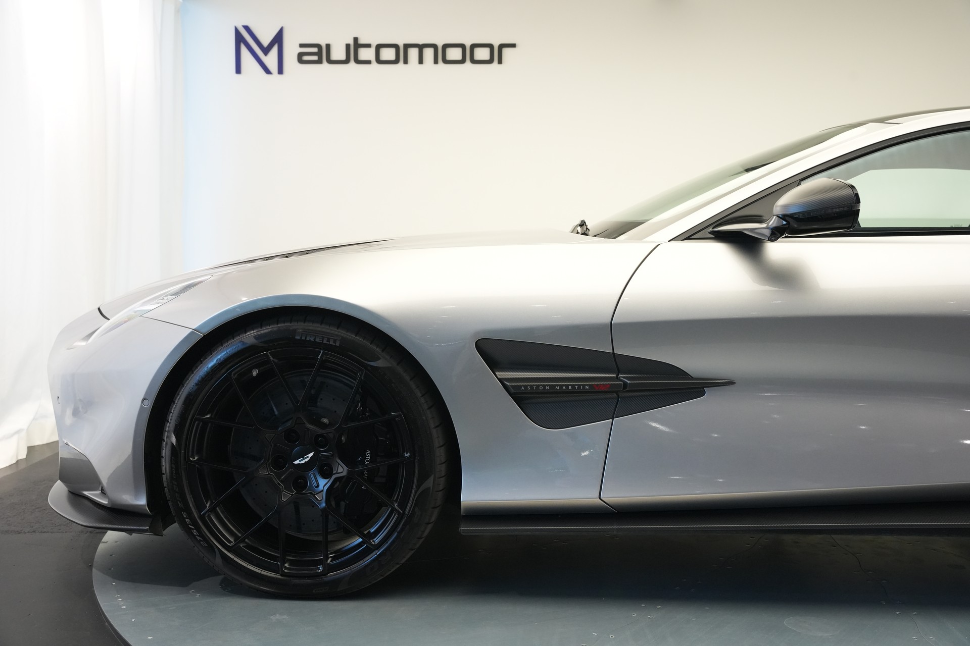 ASTON MARTIN Vanquish 5.2 V12 Bi-Turbo *Full Carbon* *Panorama* *Titanauspuff*-image-41