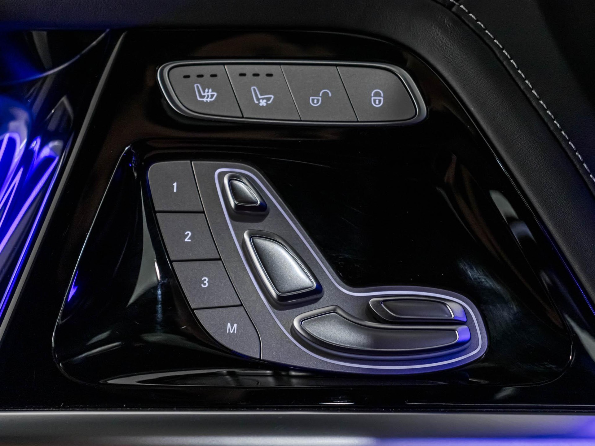 MERCEDES-BENZ G 63 AMG-image-12