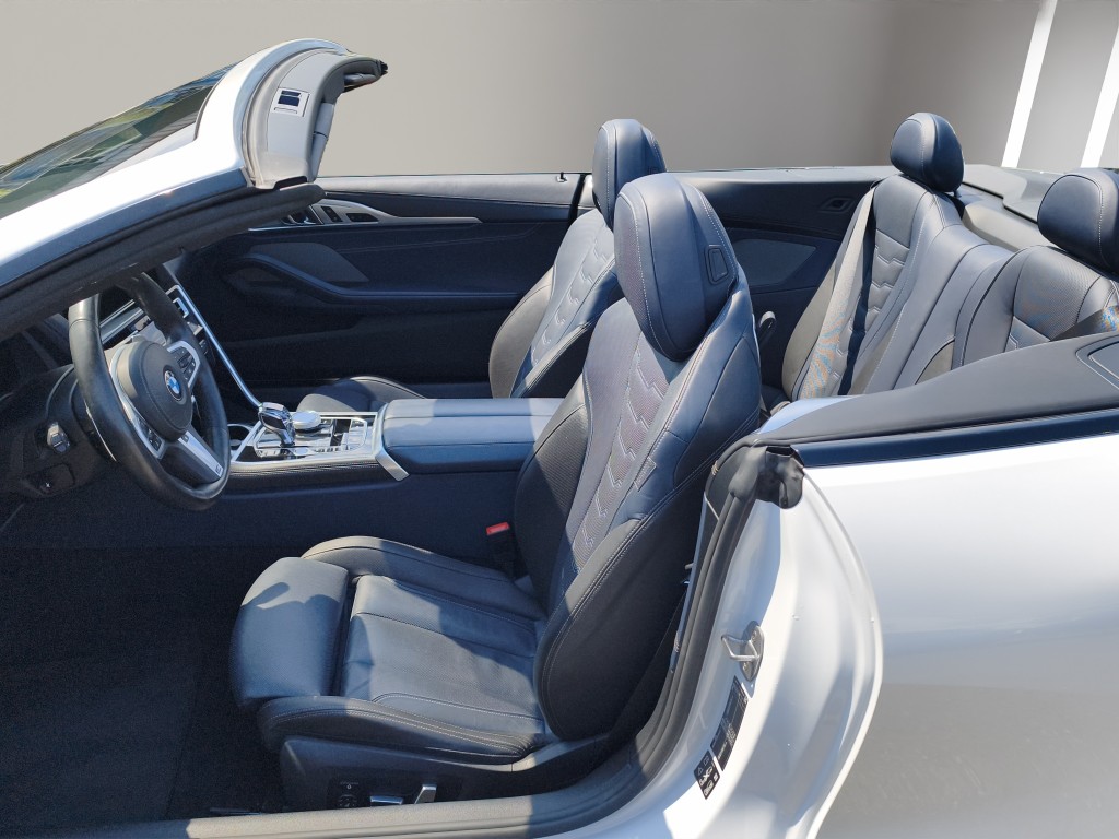 BMW M850i xDrive Cabriolet-image-4