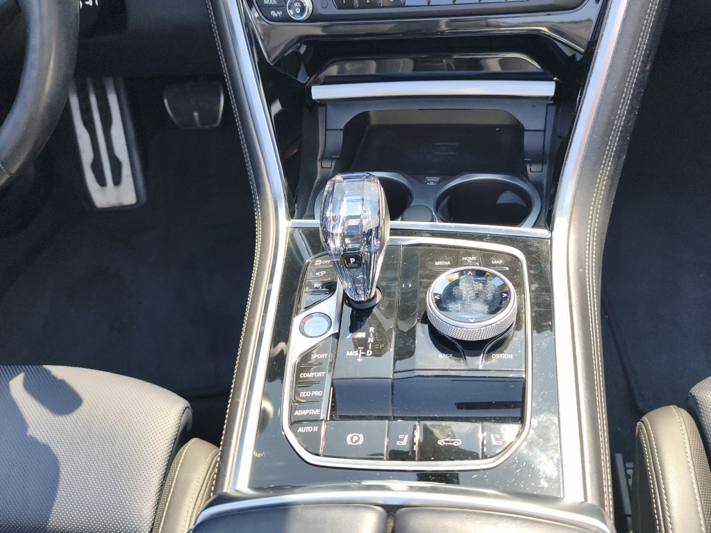 BMW M850i xDrive Cabriolet-image-13