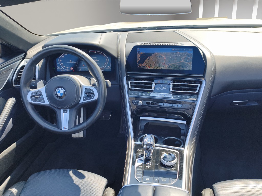 BMW M850i xDrive Cabriolet-image-8