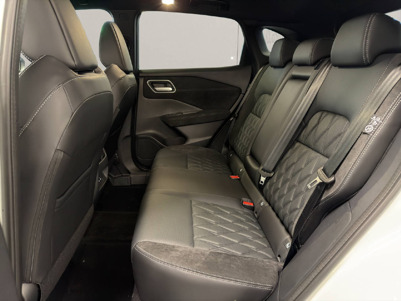 NISSAN Qashqai 1.3 DIG-T Tekna+ 4x4-image-11