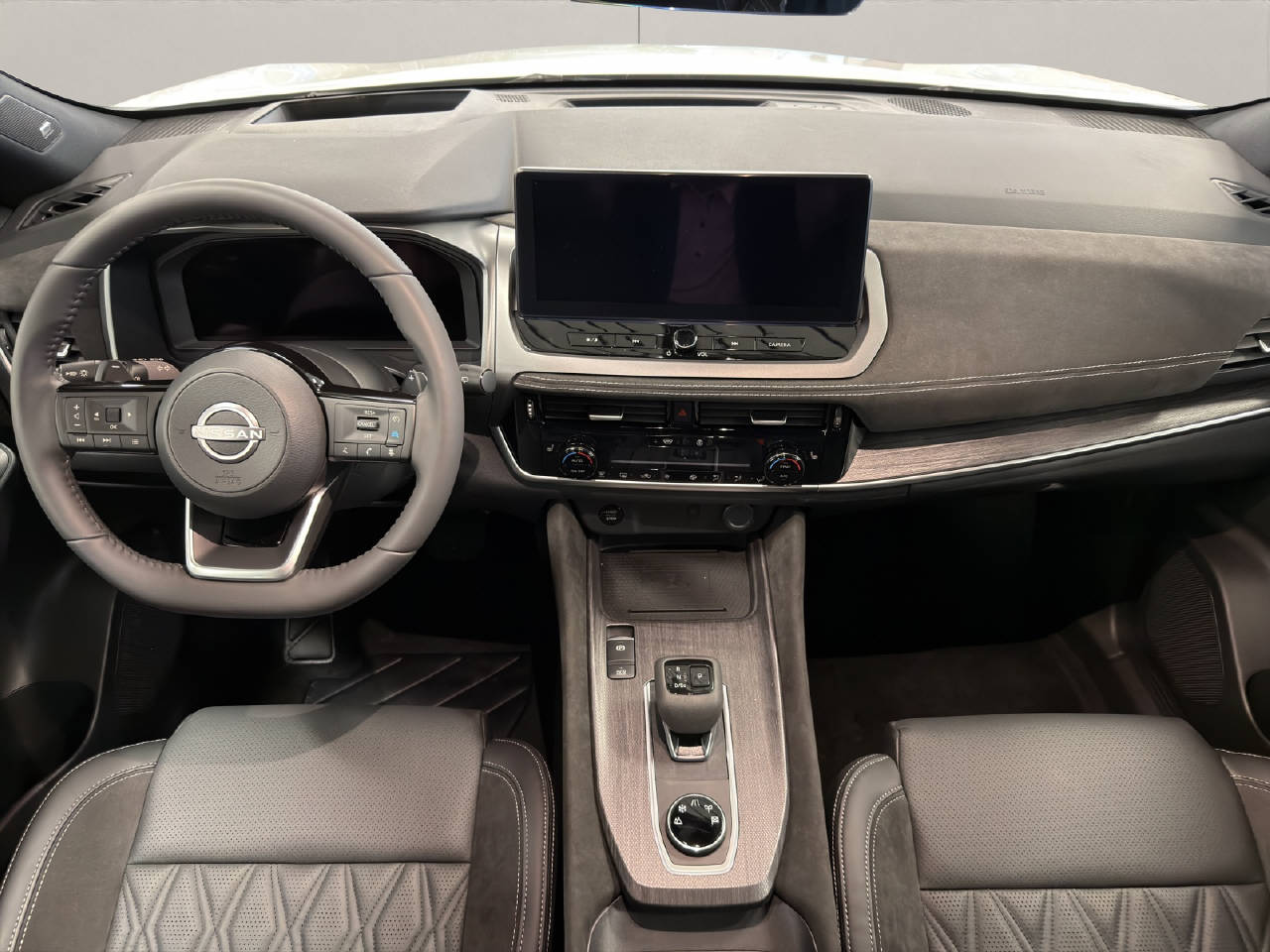 NISSAN Qashqai 1.3 DIG-T Tekna+ 4x4-image-5