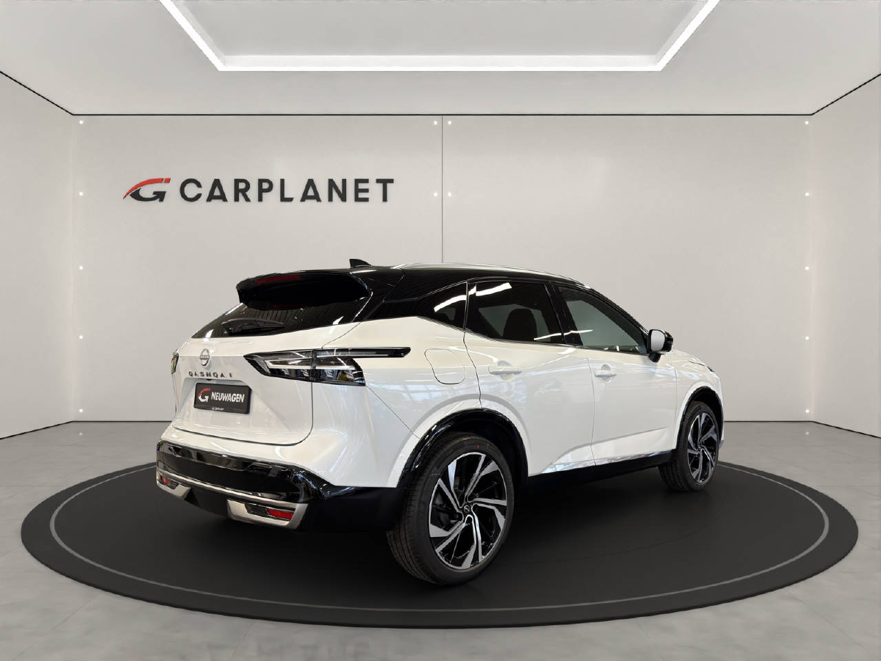 NISSAN Qashqai 1.3 DIG-T Tekna+ 4x4-image-2