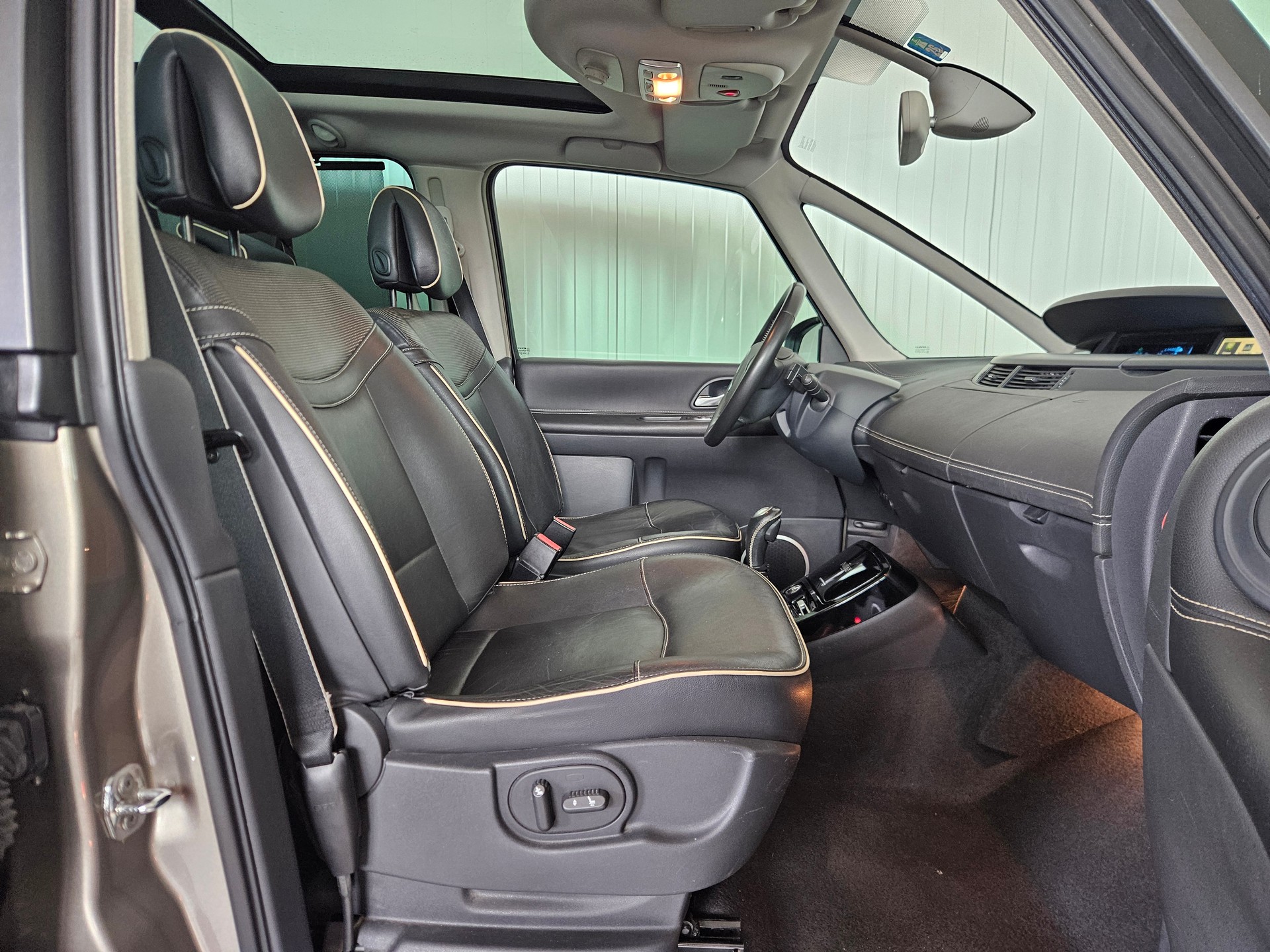 RENAULT Grand Espace 2.0 dCi Initiale Automatic-image-8