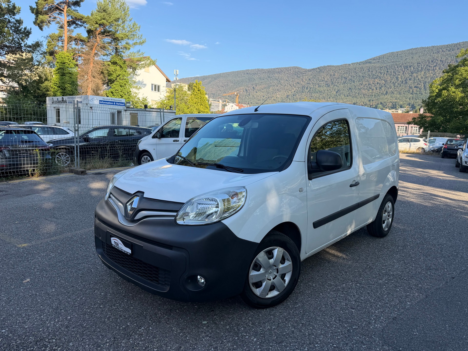 RENAULT Kangoo Medium dCi 90 ENERGY Business ** 3-Plätzer * Klimaanlage ** Tempomat ** PDC Hinten ** Frisch Ab MFK-image-0