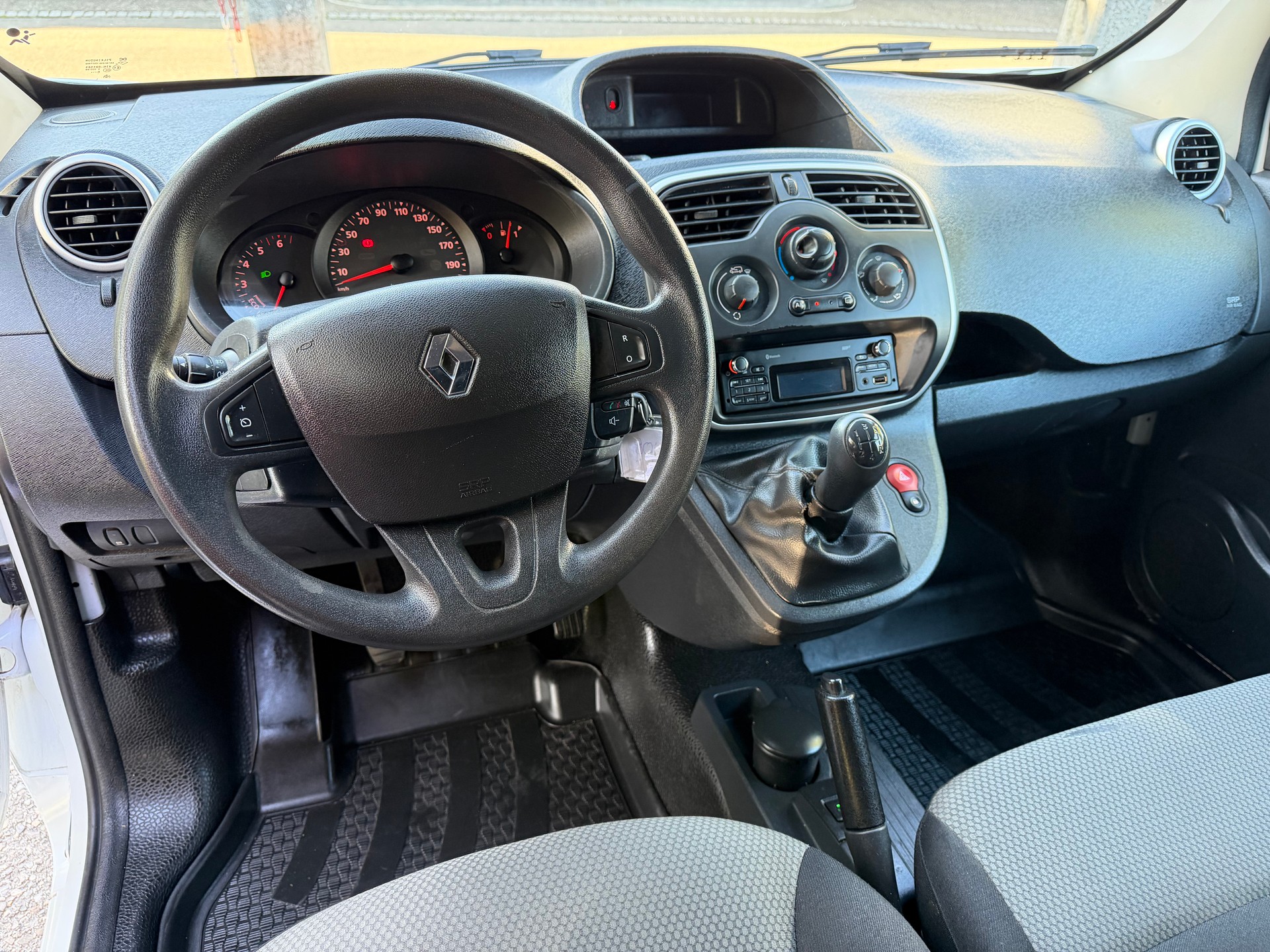 RENAULT Kangoo Medium dCi 90 ENERGY Business ** 3-Plätzer * Klimaanlage ** Tempomat ** PDC Hinten ** Frisch Ab MFK-image-3