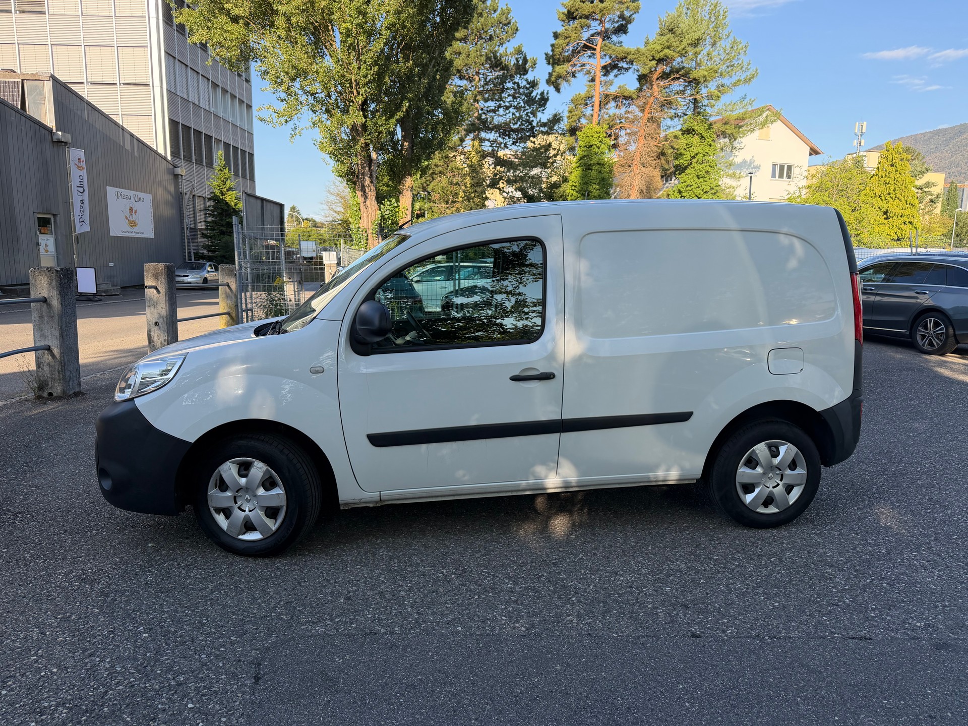 RENAULT Kangoo Medium dCi 90 ENERGY Business ** 3-Plätzer * Klimaanlage ** Tempomat ** PDC Hinten ** Frisch Ab MFK-image-8