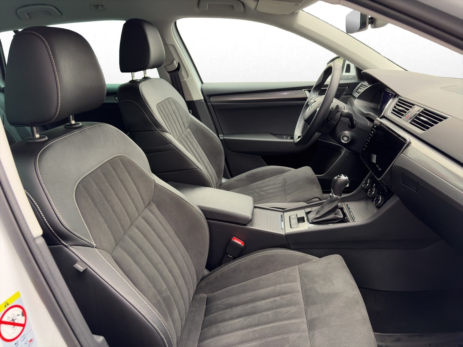 SKODA Superb Combi 2.0 TDI 200 Style 4x4 DSG-image-15