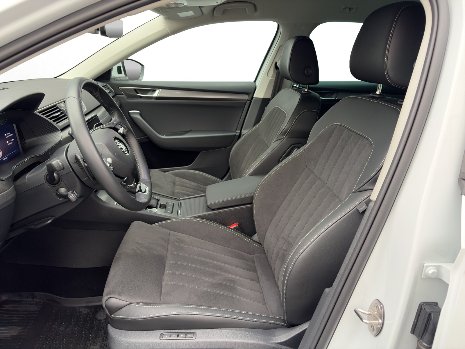 SKODA Superb Combi 2.0 TDI 200 Style 4x4 DSG-image-9