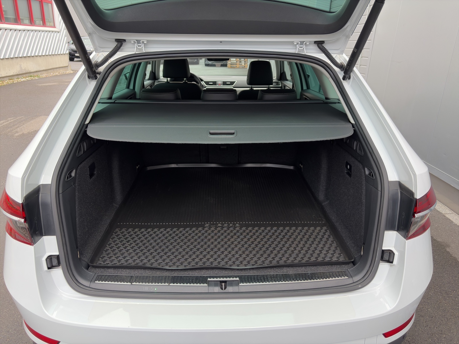 SKODA Superb Combi 2.0 TDI 200 Style 4x4 DSG-image-18