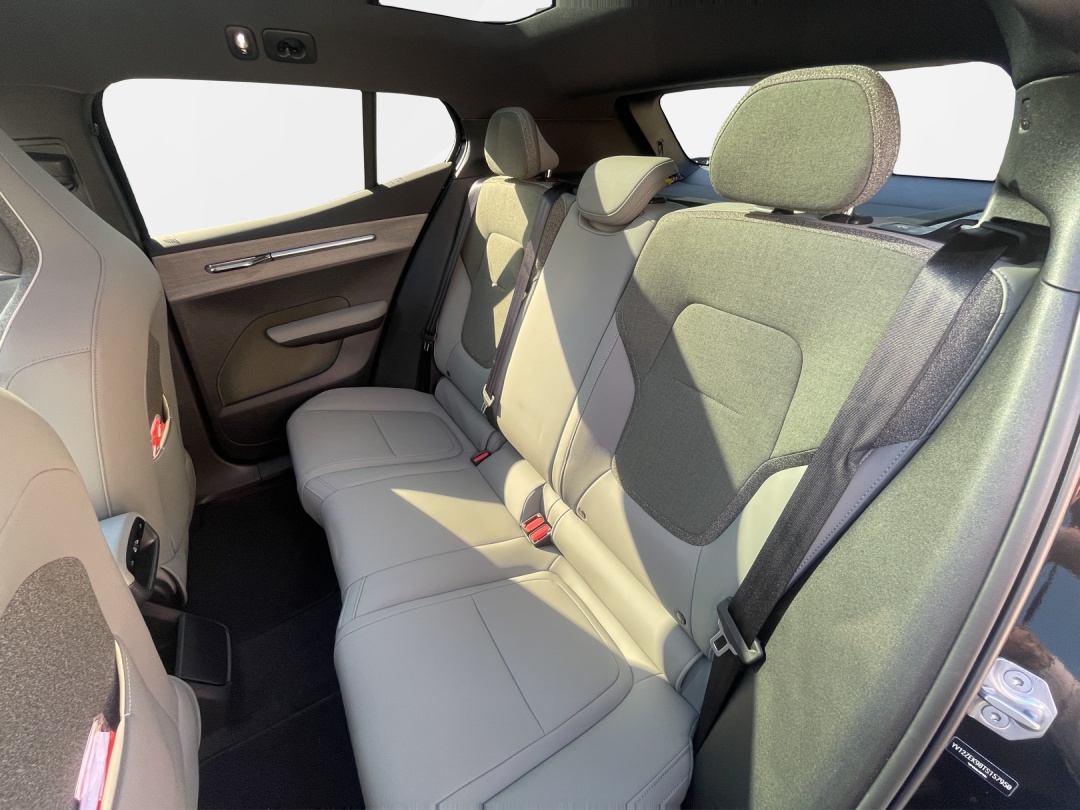 VOLVO EX30 E60 69kWh Twin Ultra-image-10