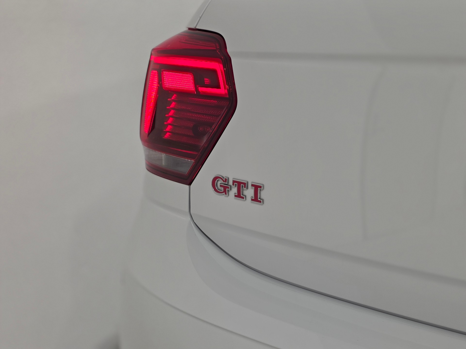 VW Polo 2.0 TSI GTI DSG-image-18