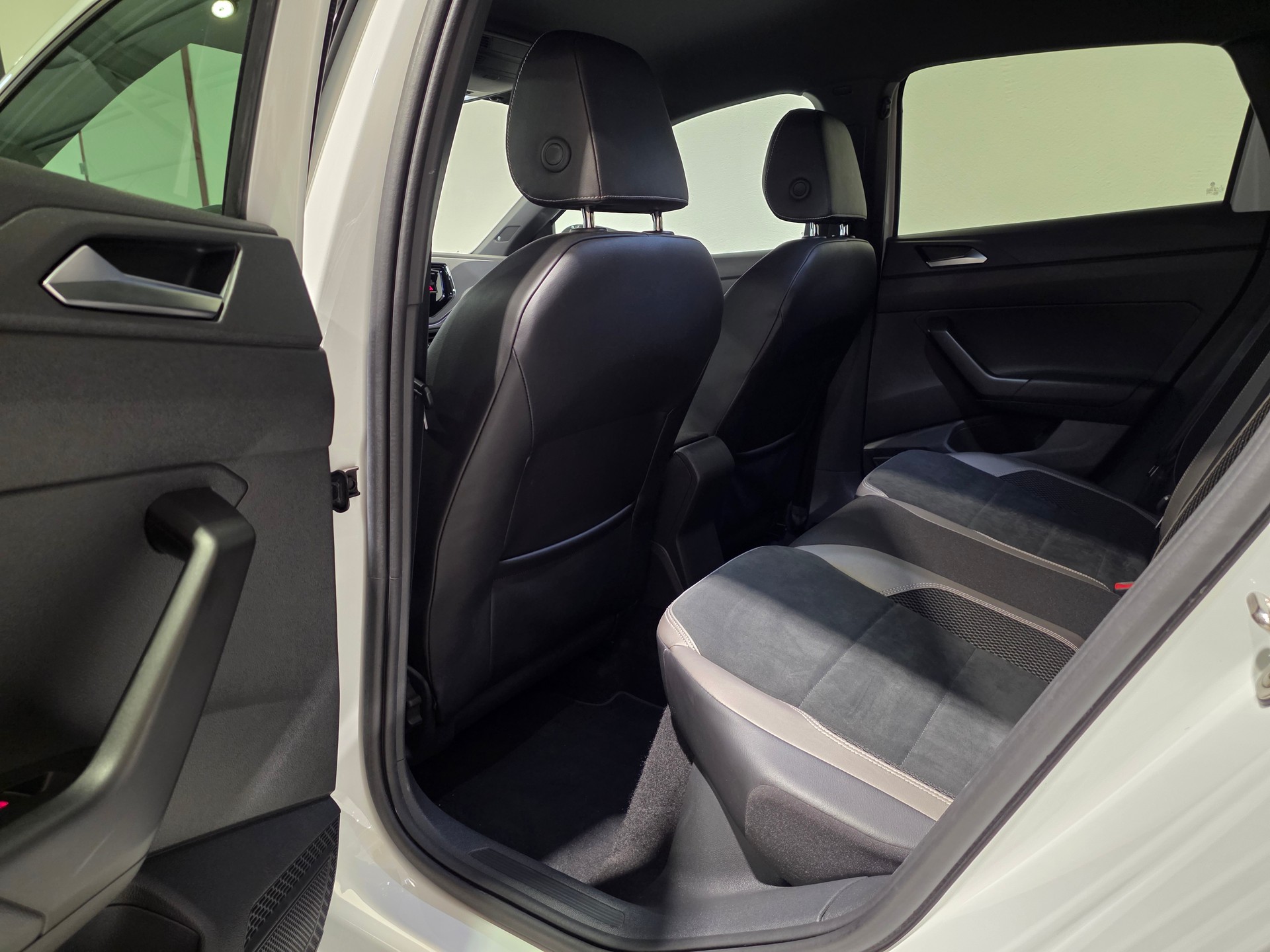 VW Polo 2.0 TSI GTI DSG-image-15